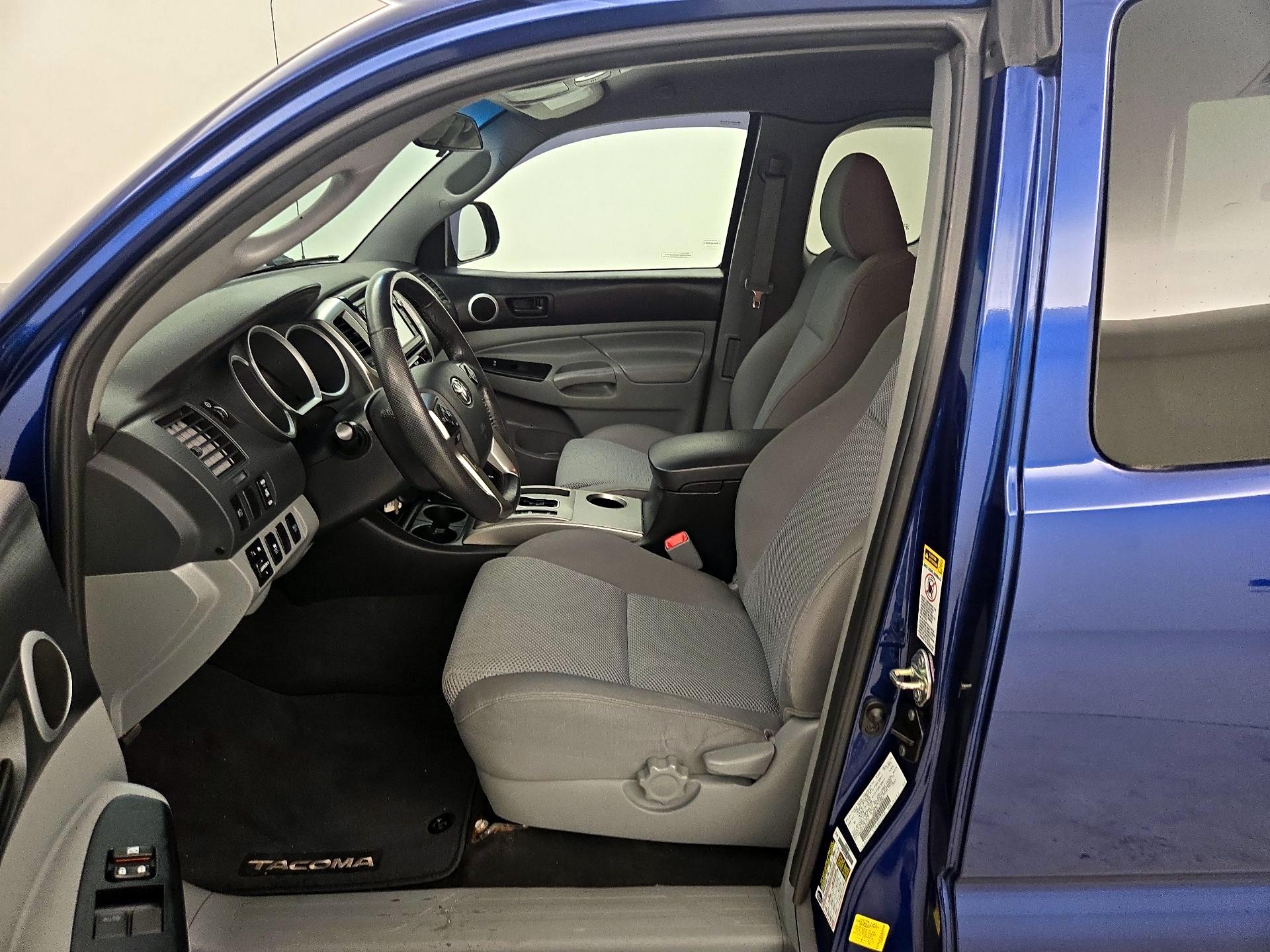 Thumbnail: 2015 Toyota Tacoma - 11