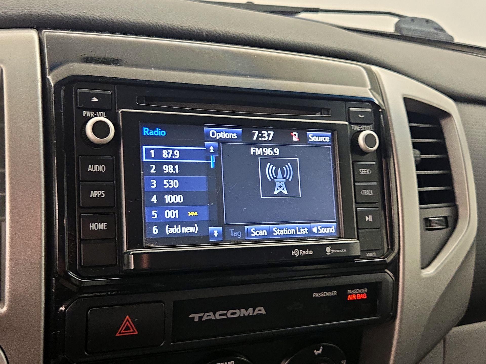 Thumbnail: 2015 Toyota Tacoma - 15