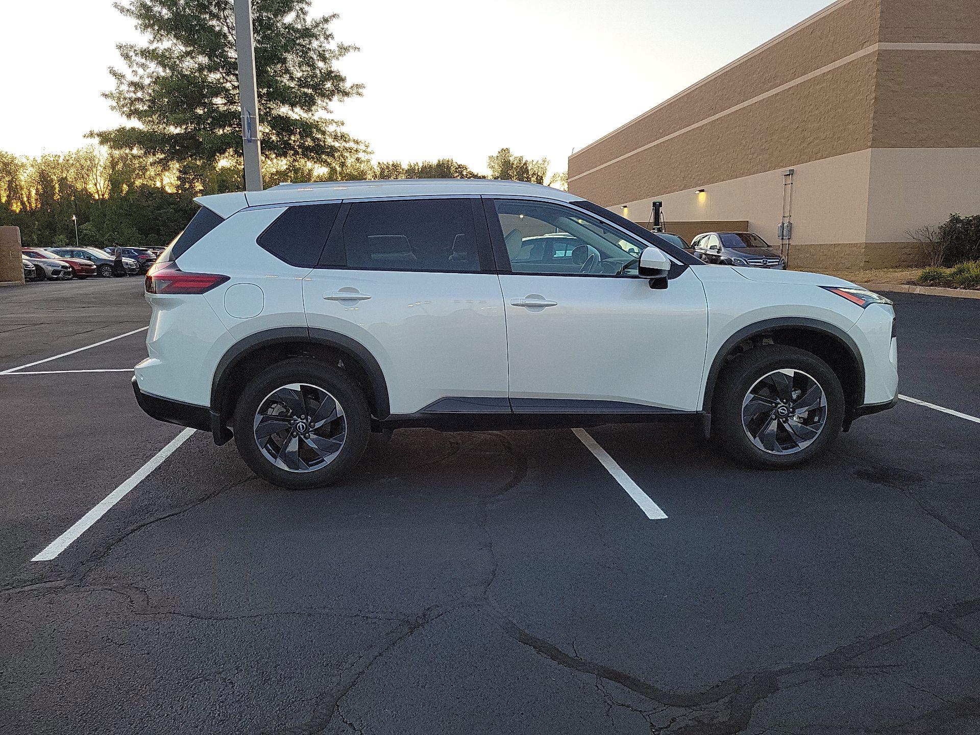 Thumbnail: 2024 Nissan Rogue - 4