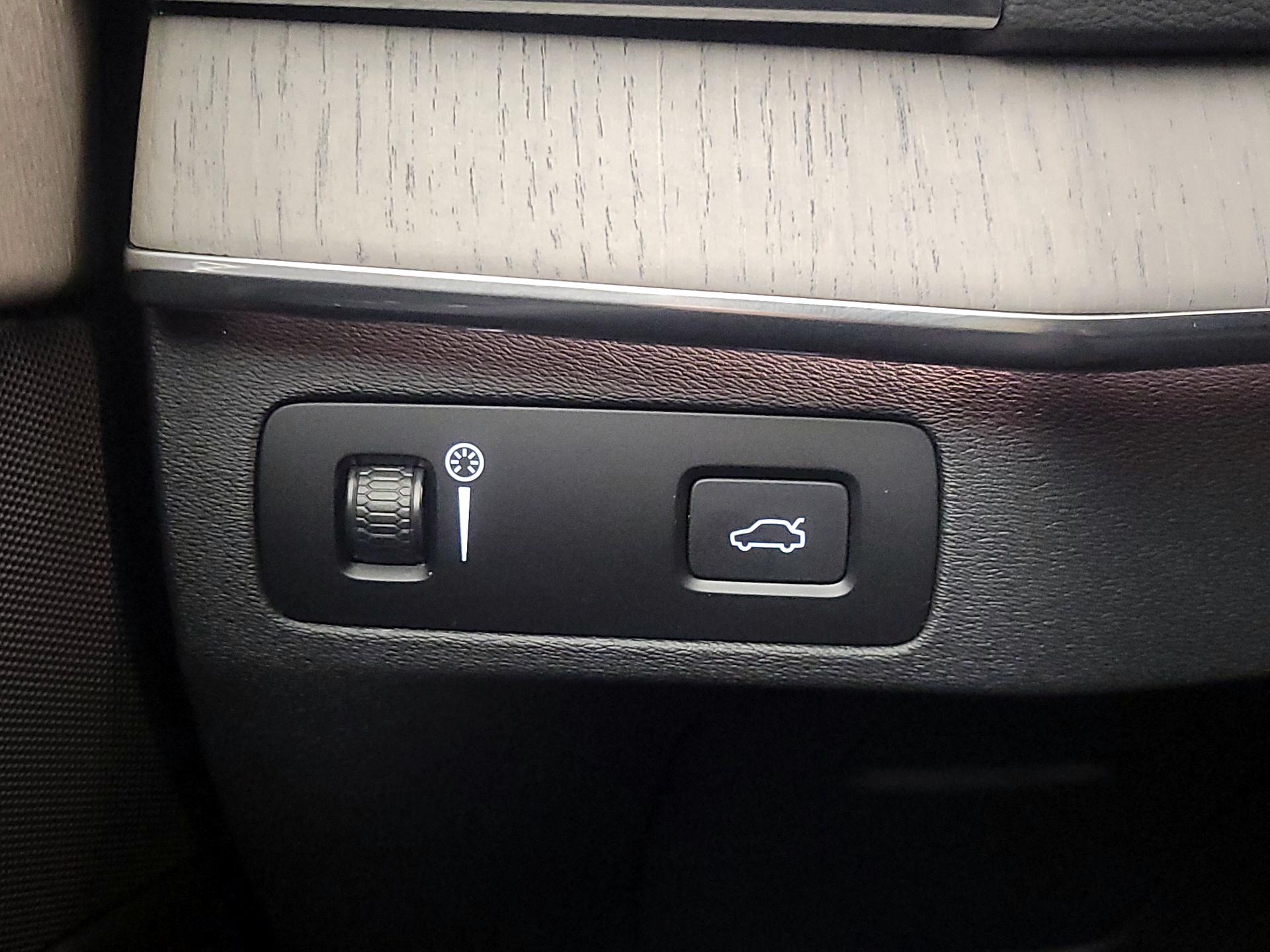 Thumbnail: 2022 Volvo XC90 - 13