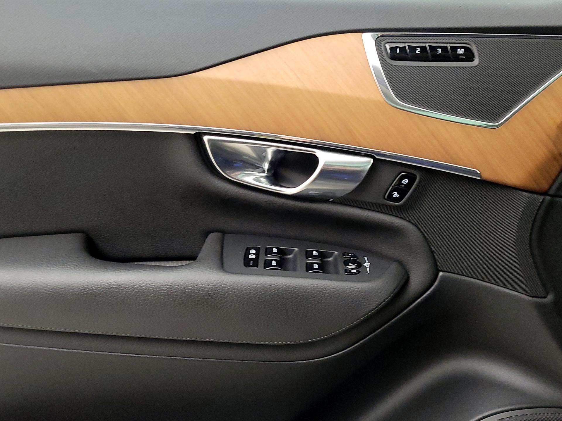 Thumbnail: 2022 Volvo XC90 - 10