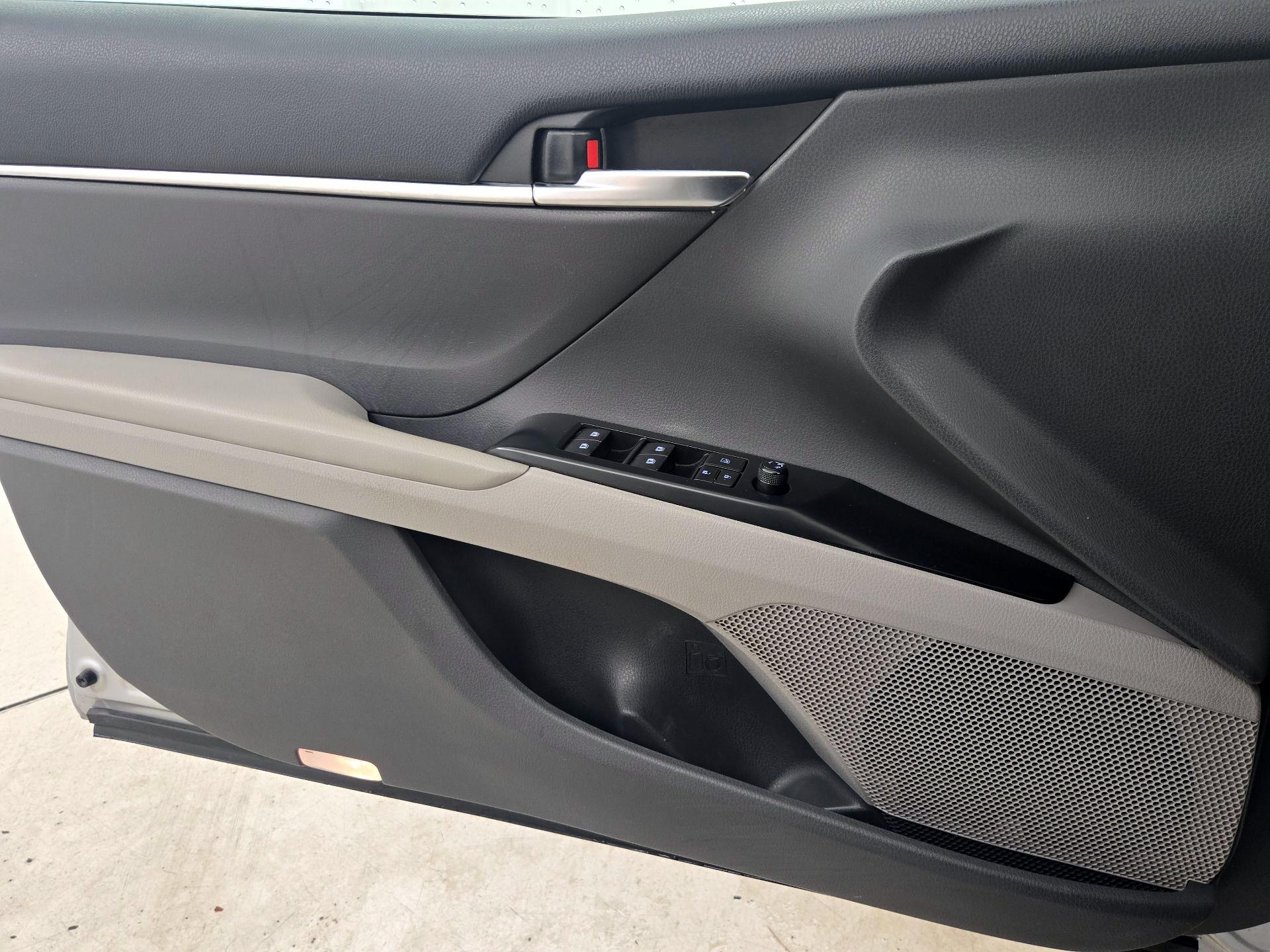 Thumbnail: 2018 Toyota Camry - 12