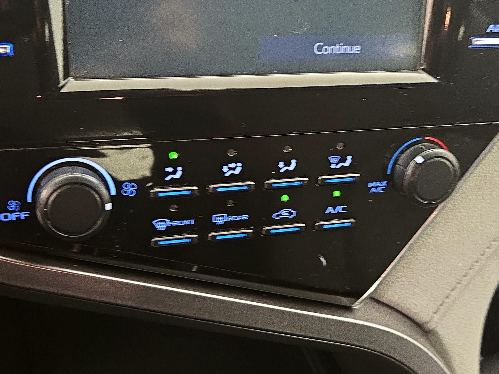 Thumbnail: 2018 Toyota Camry - 16