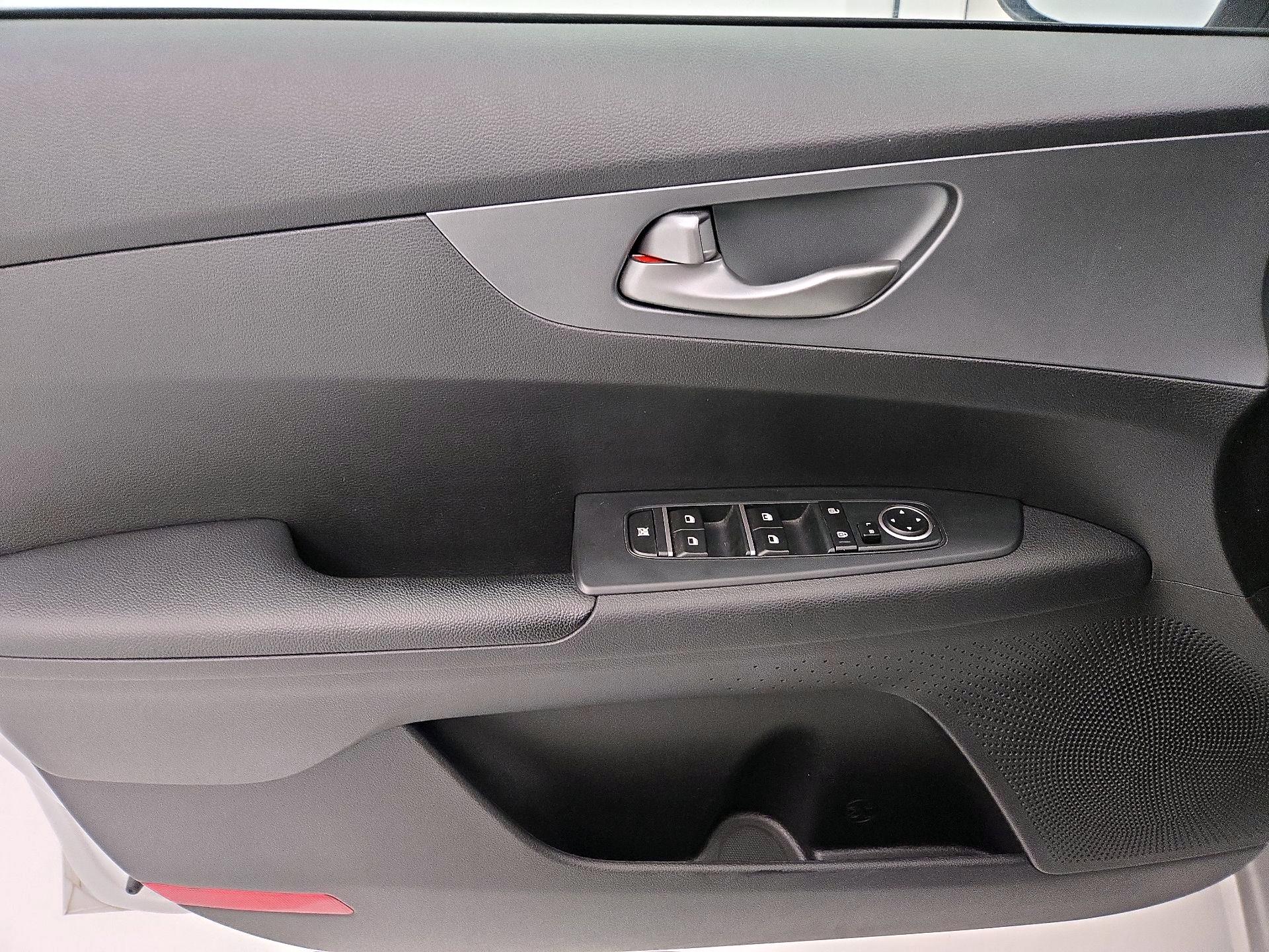 Thumbnail: 2021 Kia Forte - 12
