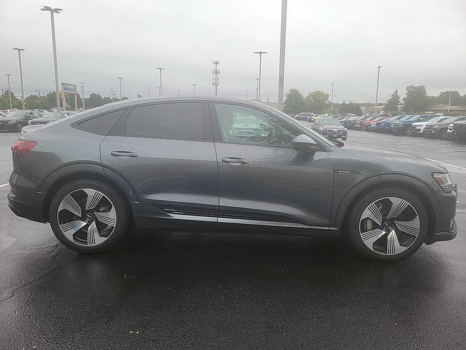 Thumbnail: 2021 Audi e-tron S - 4