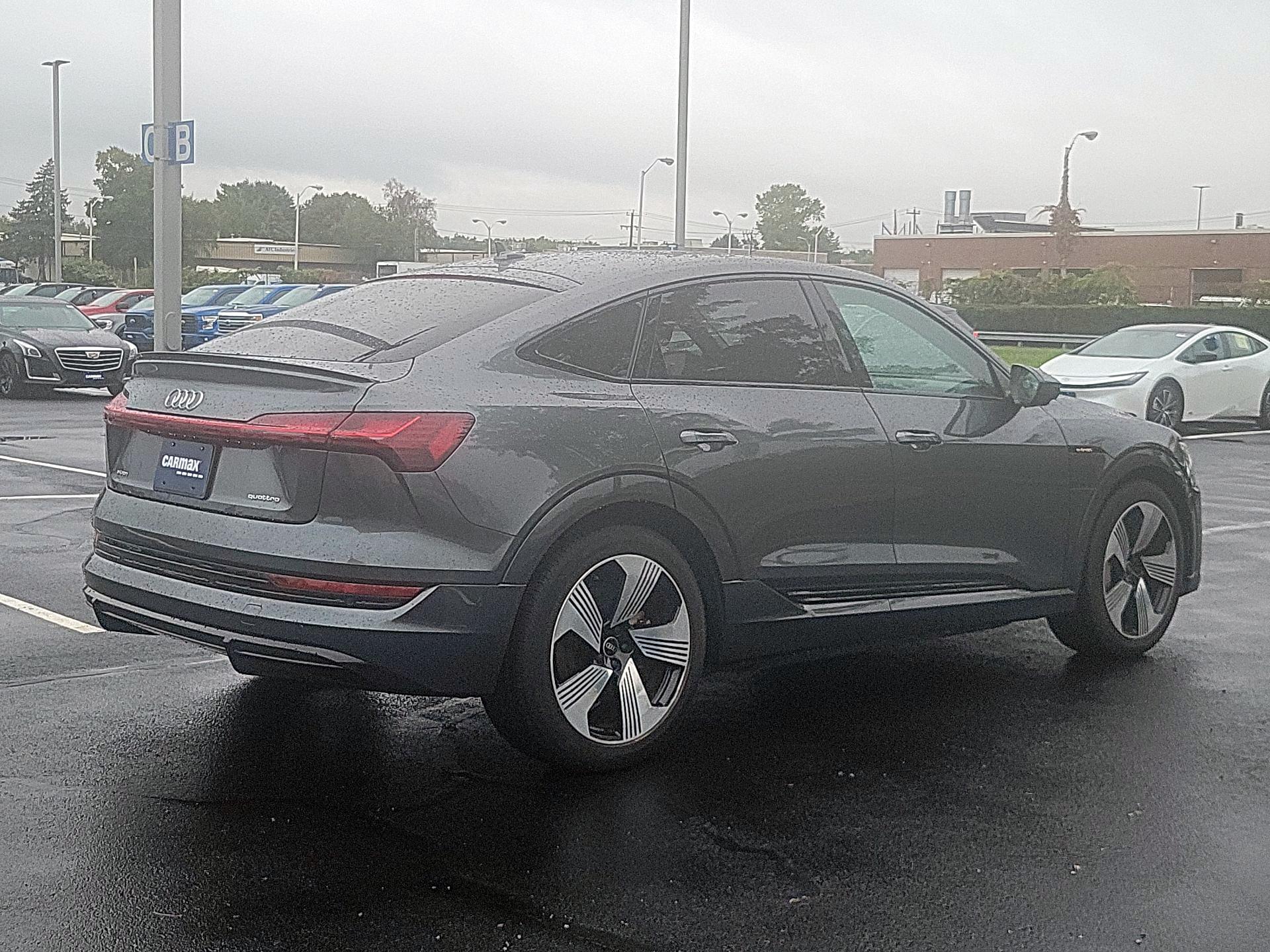 Thumbnail: 2021 Audi e-tron S - 5