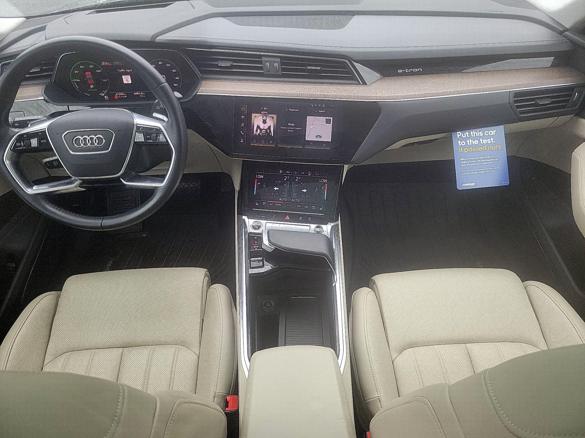 Thumbnail: 2021 Audi e-tron S - 8