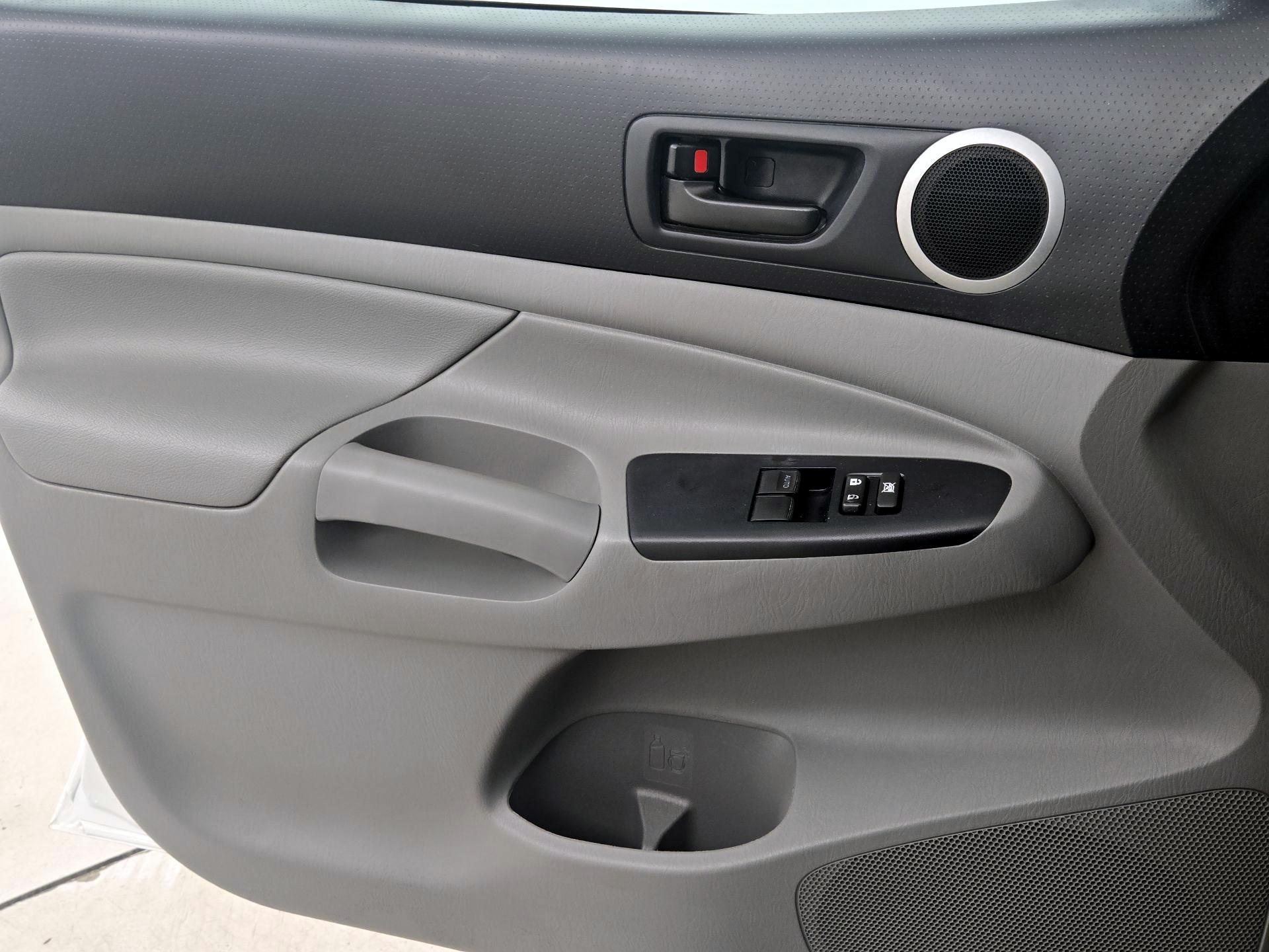 Thumbnail: 2015 Toyota Tacoma - 12