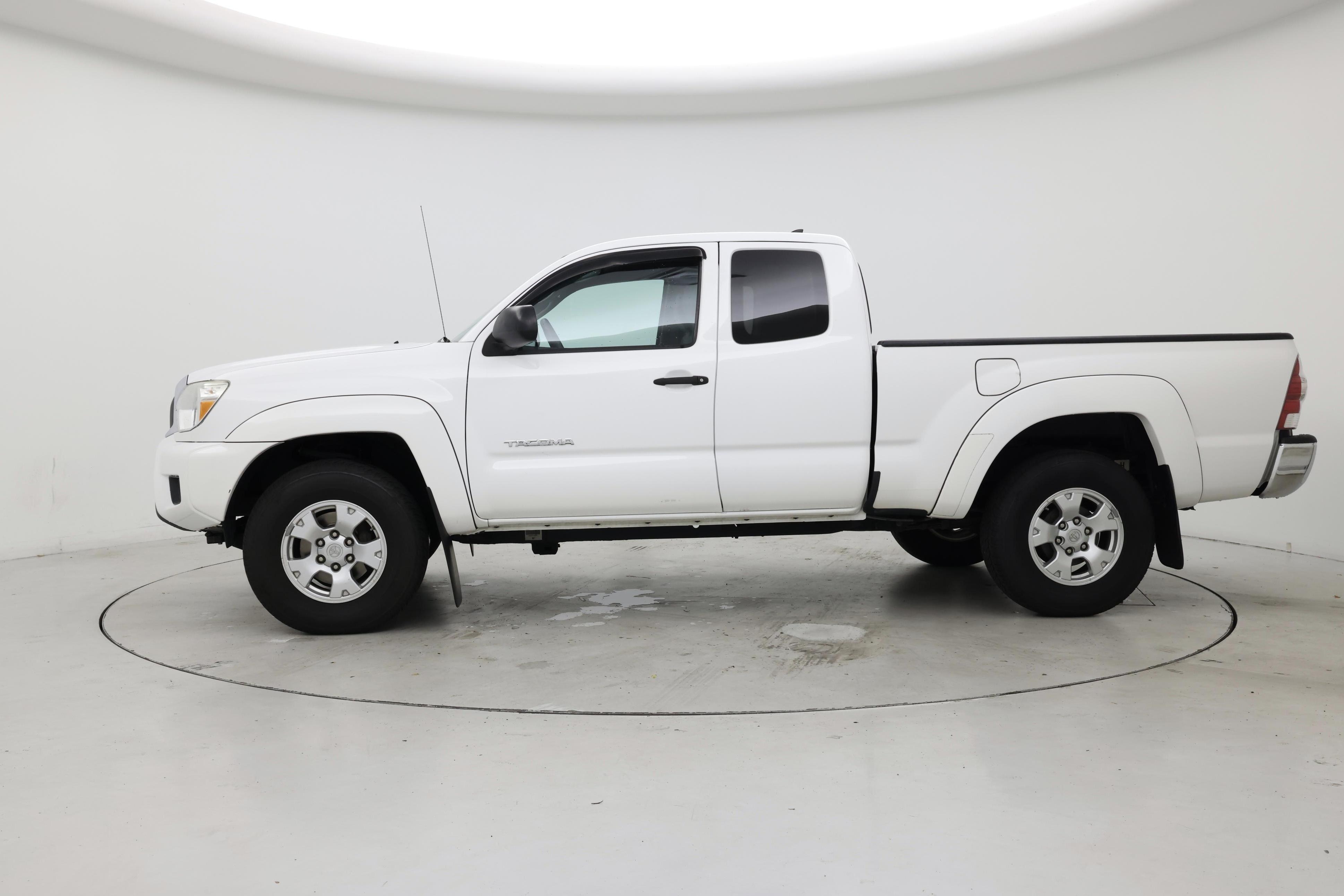 Thumbnail: 2015 Toyota Tacoma - 3