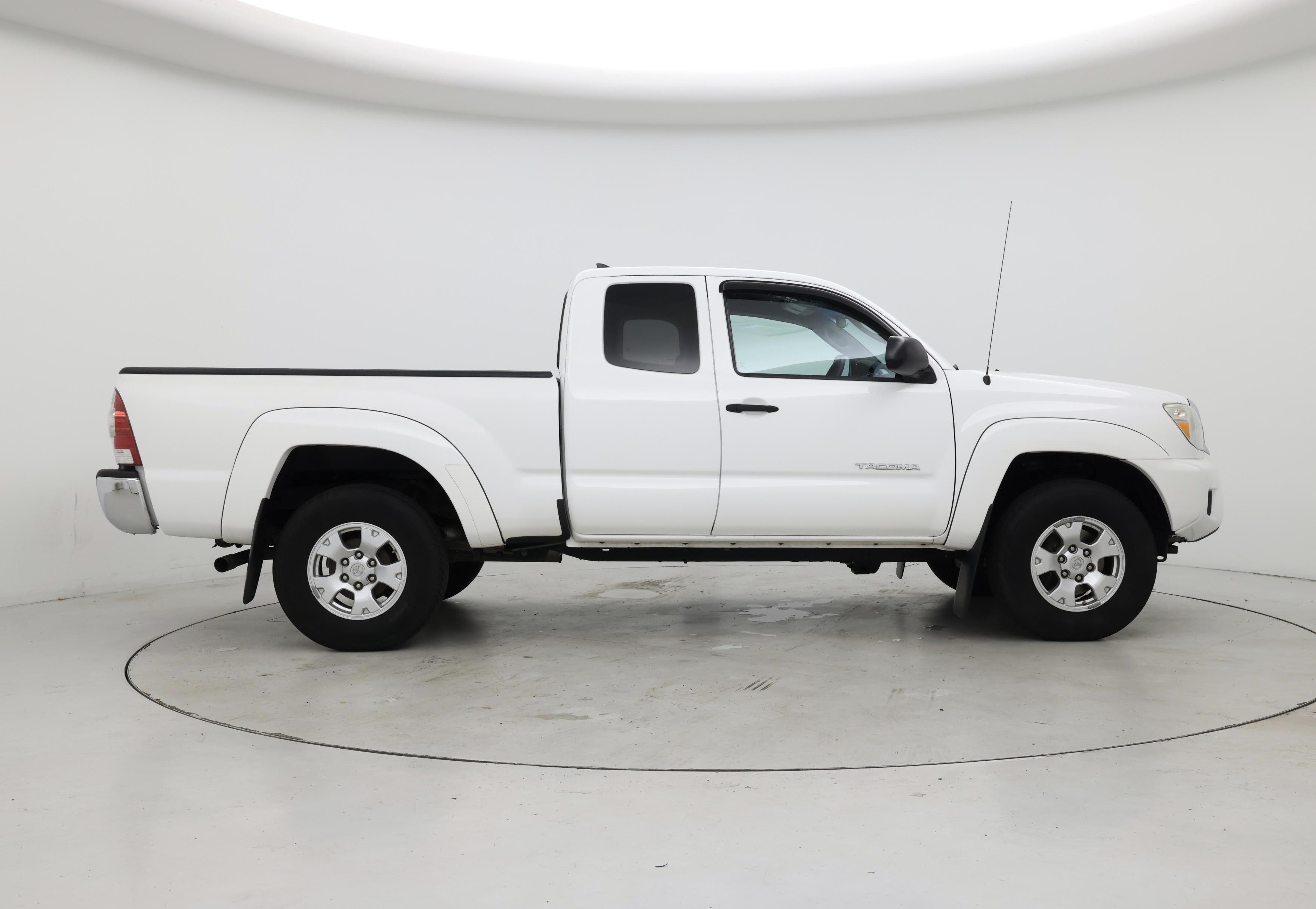 Thumbnail: 2015 Toyota Tacoma - 7