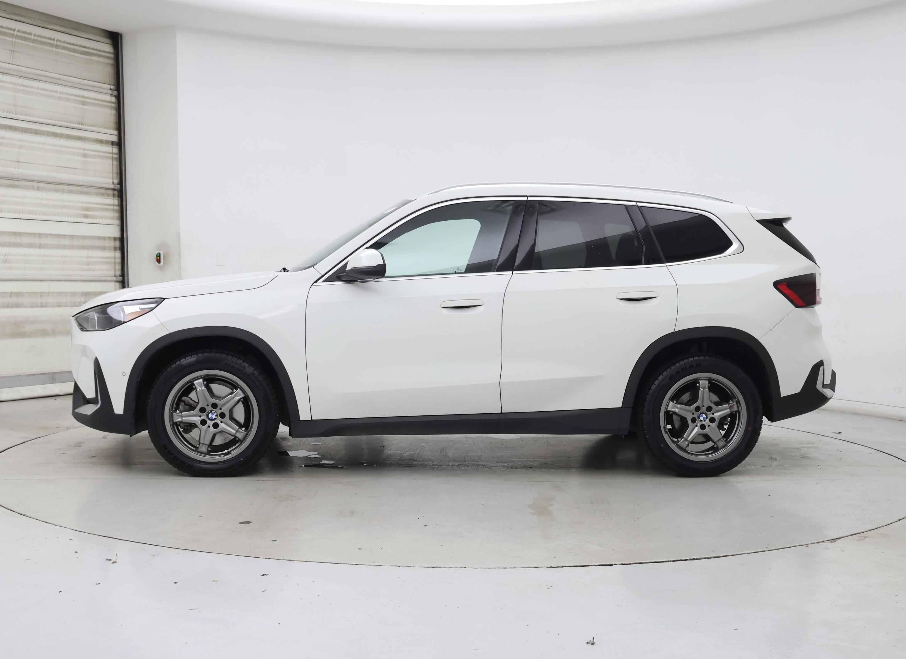 Thumbnail: 2023 BMW X1 - 3