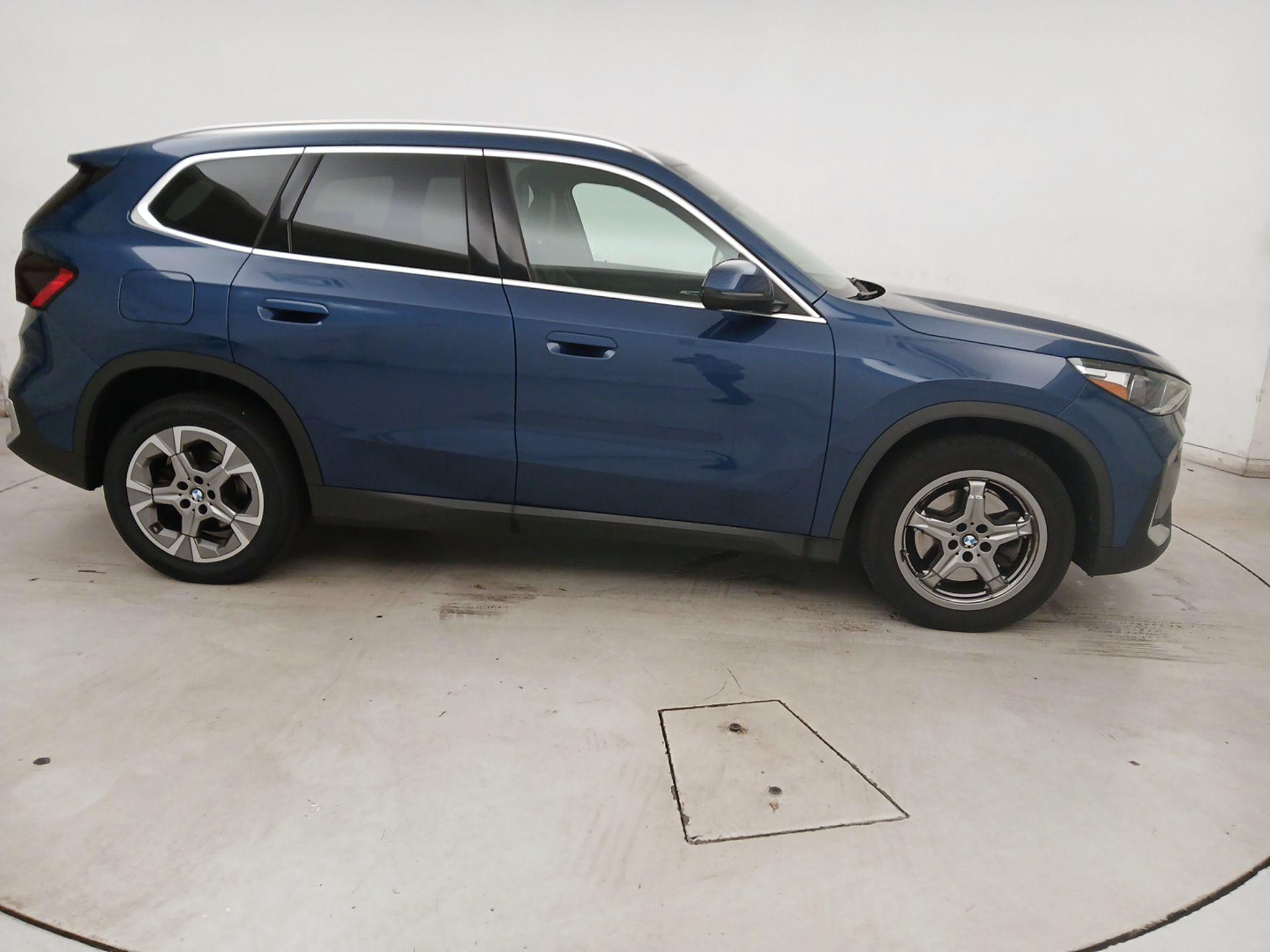 Thumbnail: 2023 BMW X1 - 4