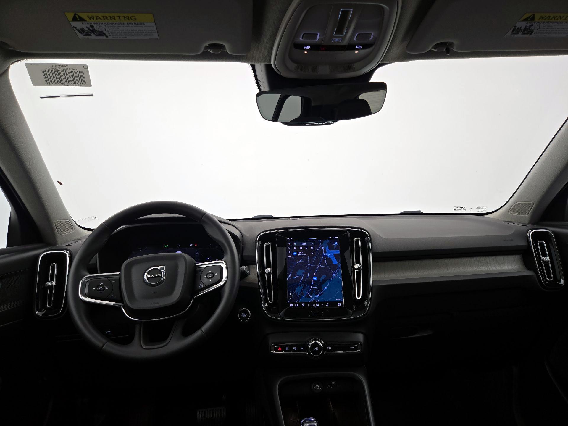 Thumbnail: 2023 Volvo XC40 - 9