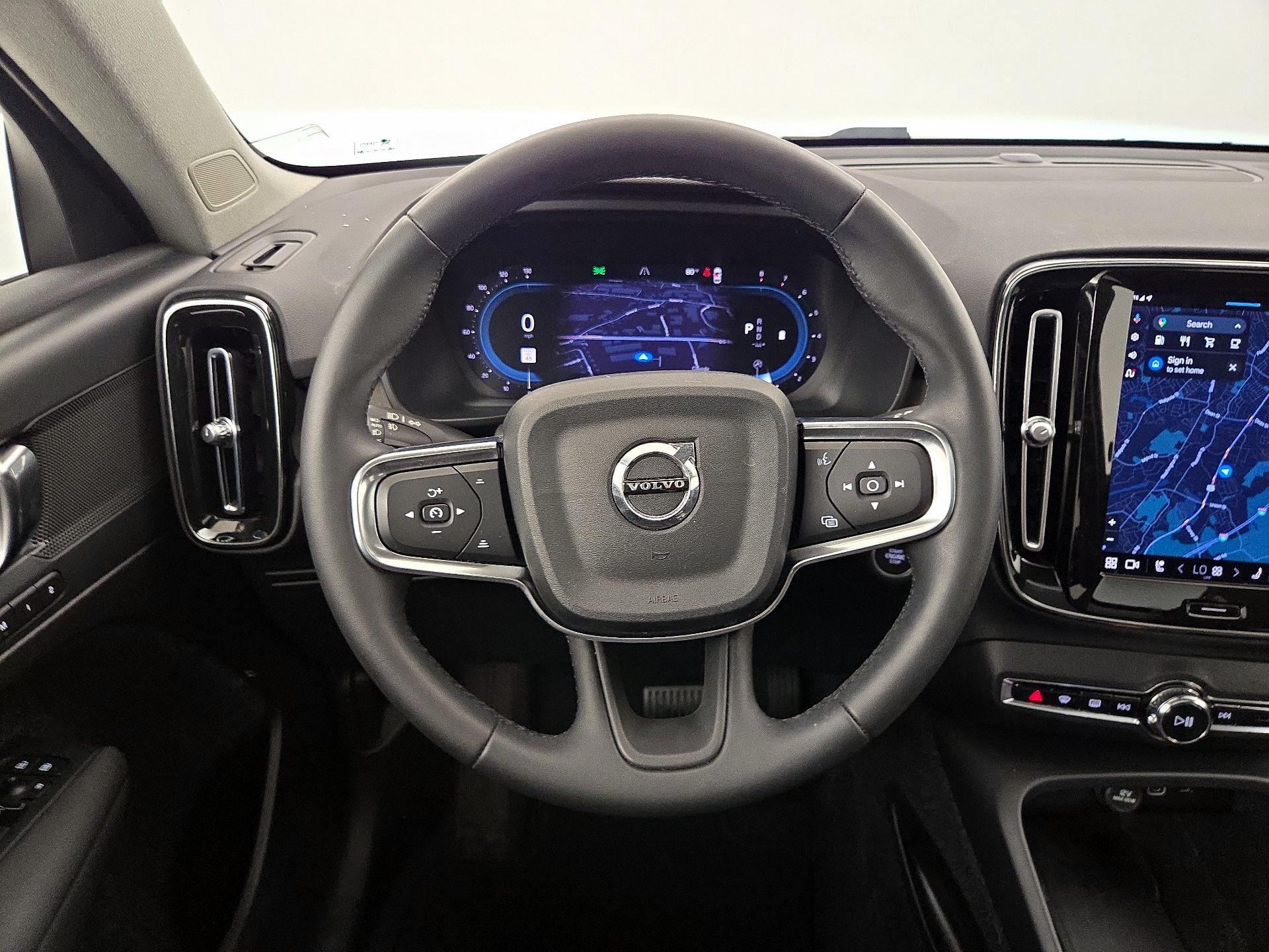 Thumbnail: 2023 Volvo XC40 - 10