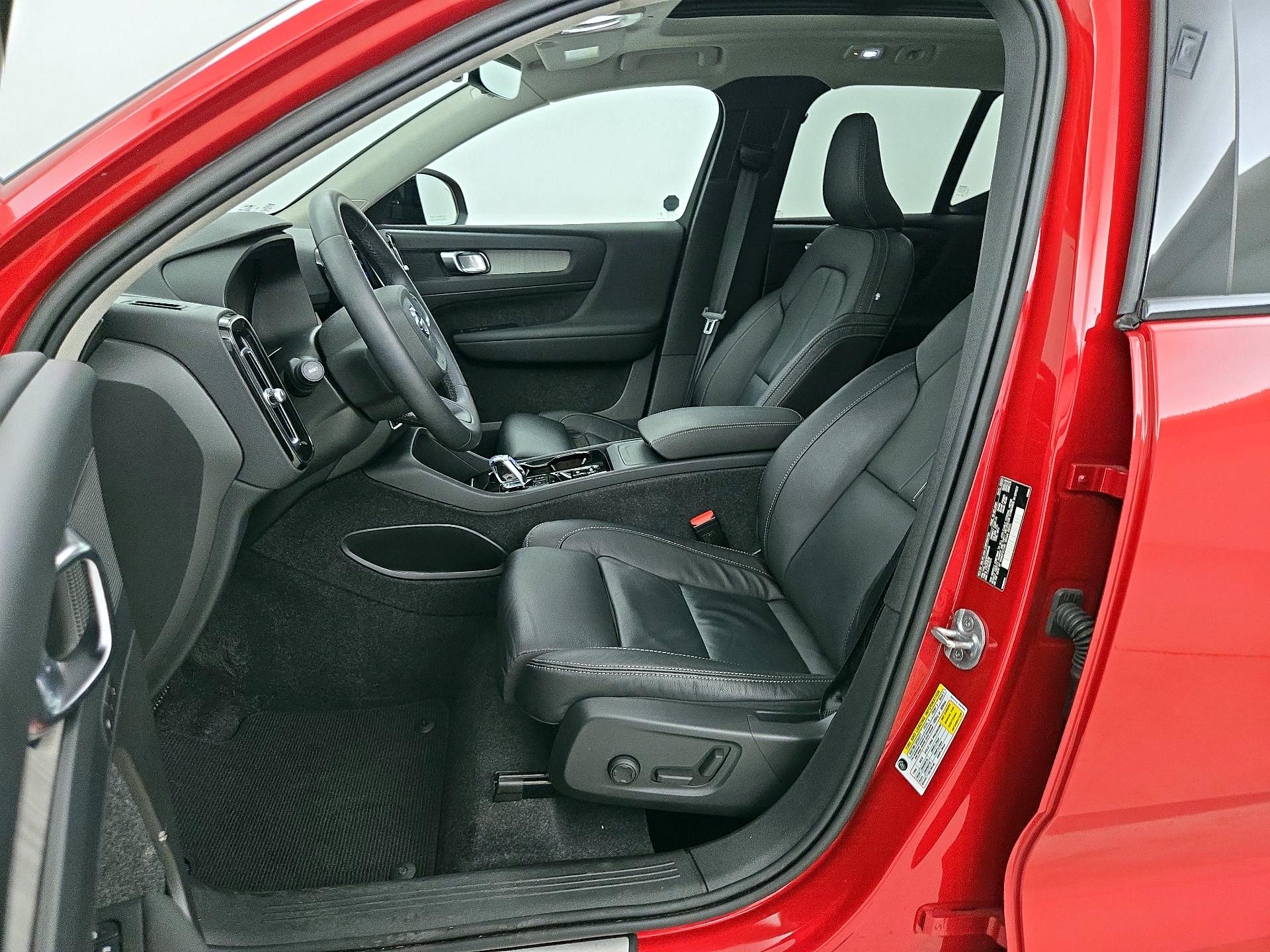 Thumbnail: 2023 Volvo XC40 - 11