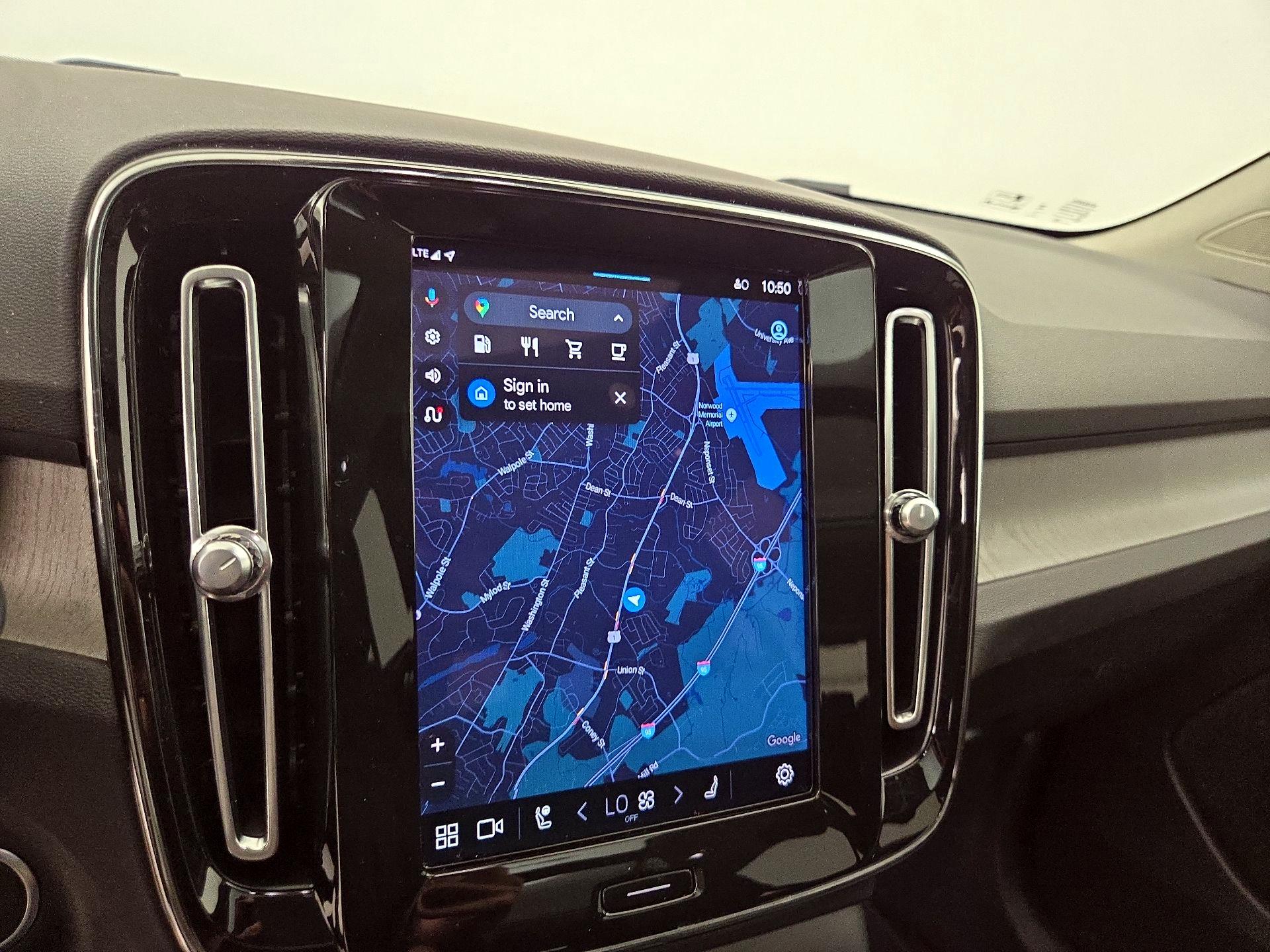 Thumbnail: 2023 Volvo XC40 - 14