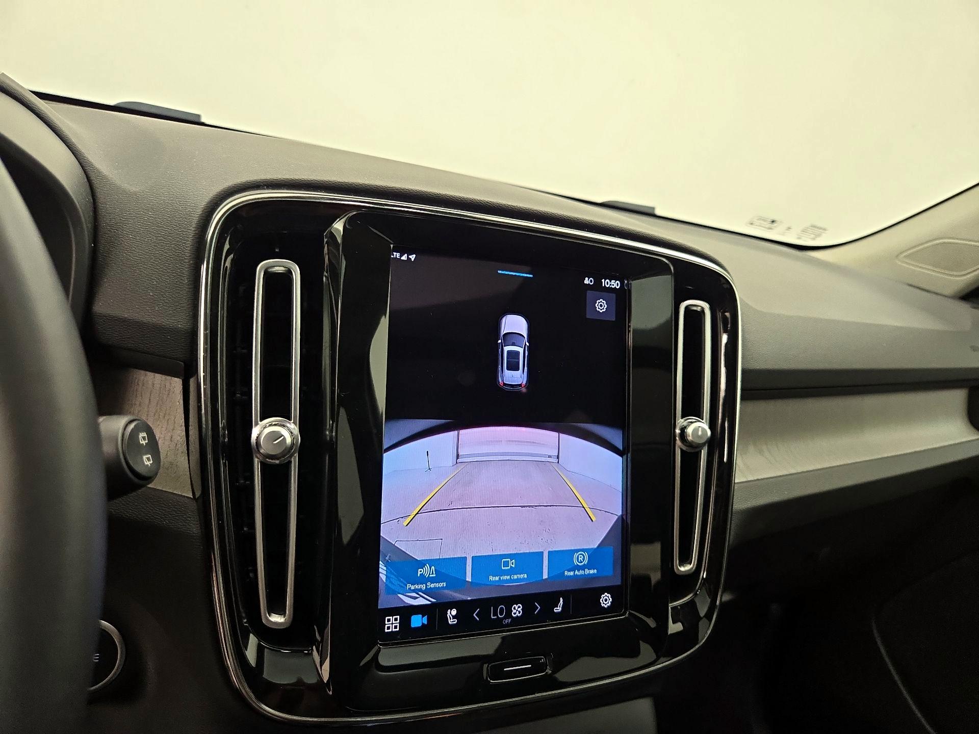 Thumbnail: 2023 Volvo XC40 - 15