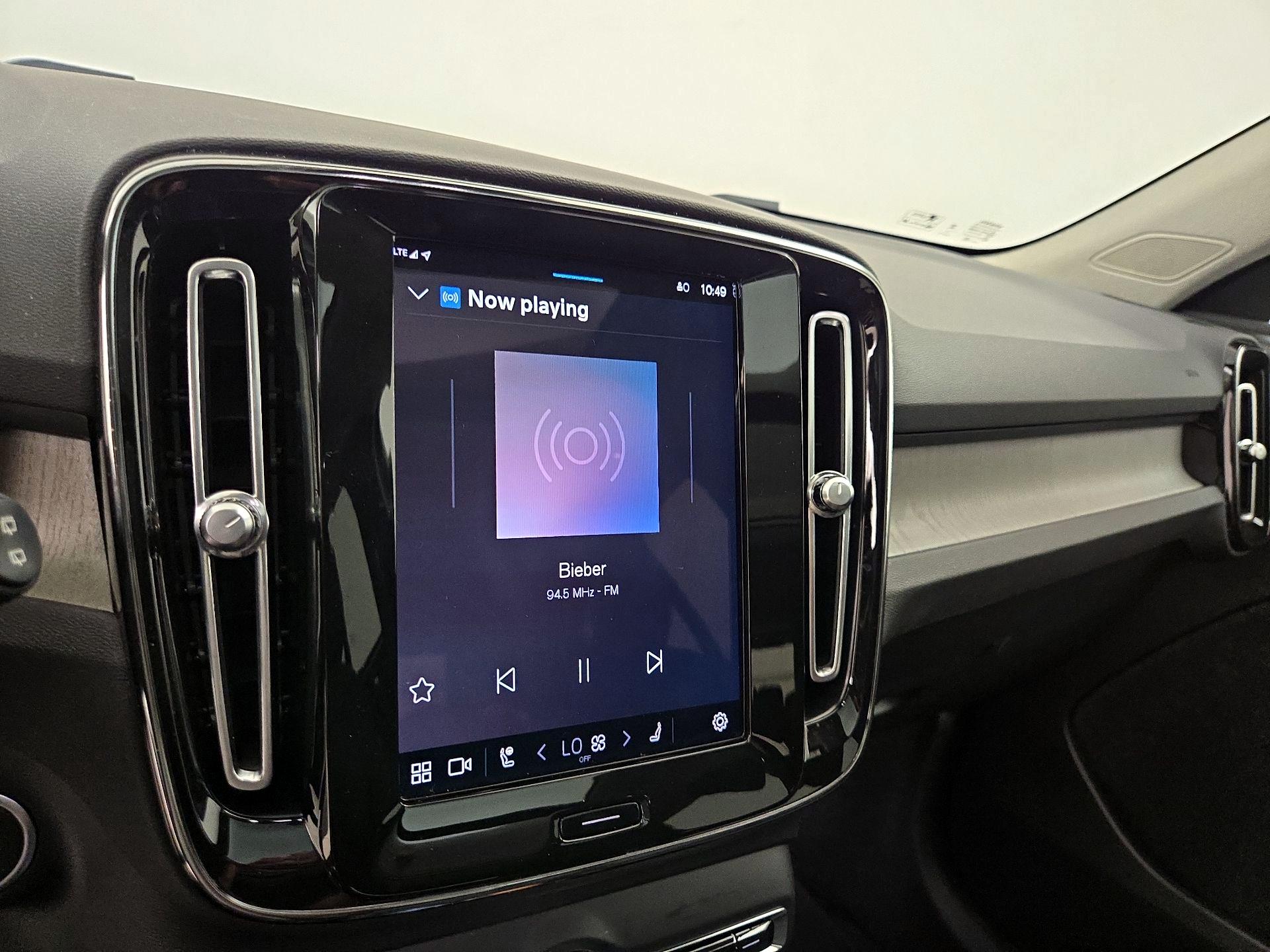 Thumbnail: 2023 Volvo XC40 - 16