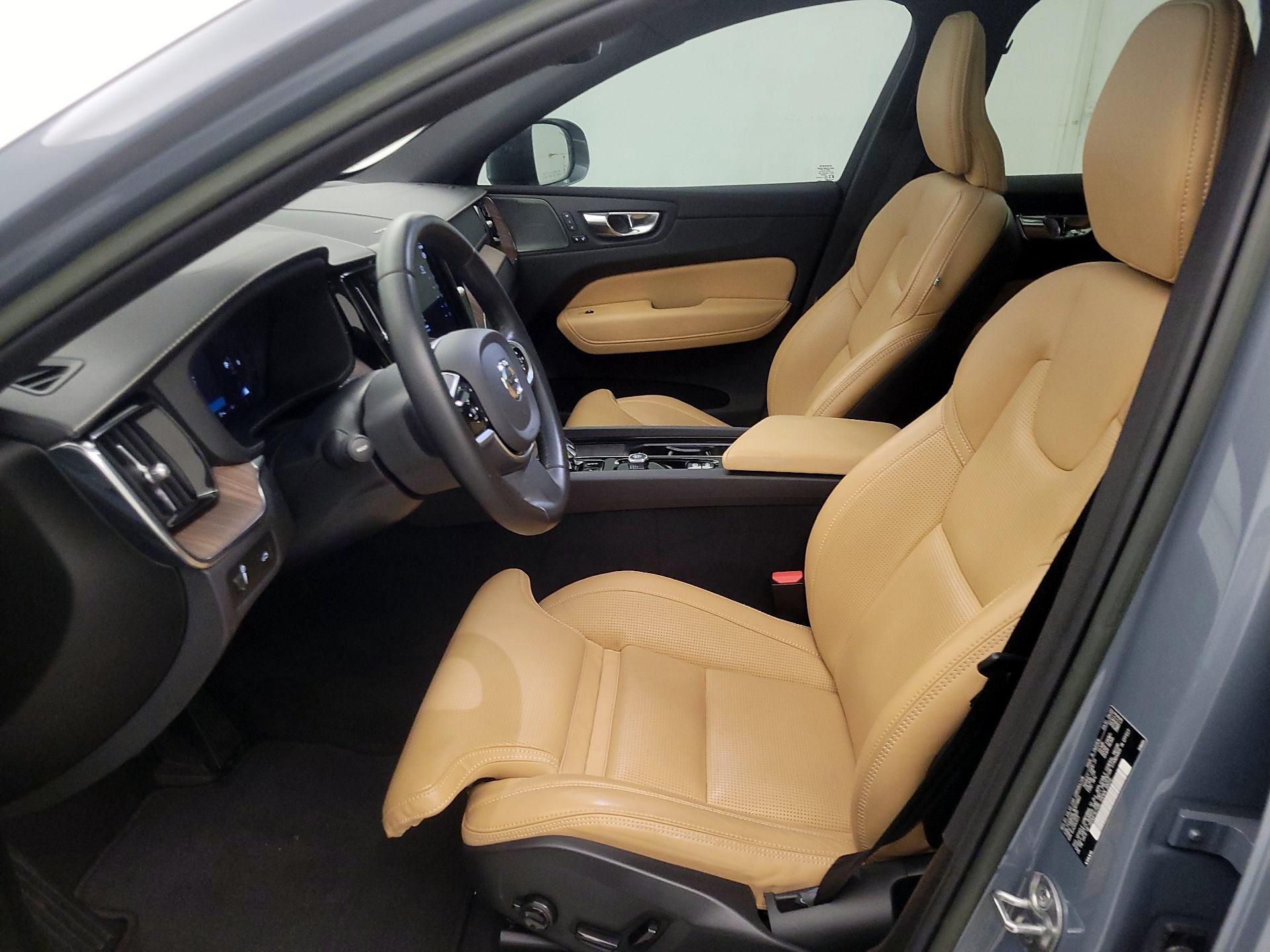 Thumbnail: 2022 Volvo XC60 - 9