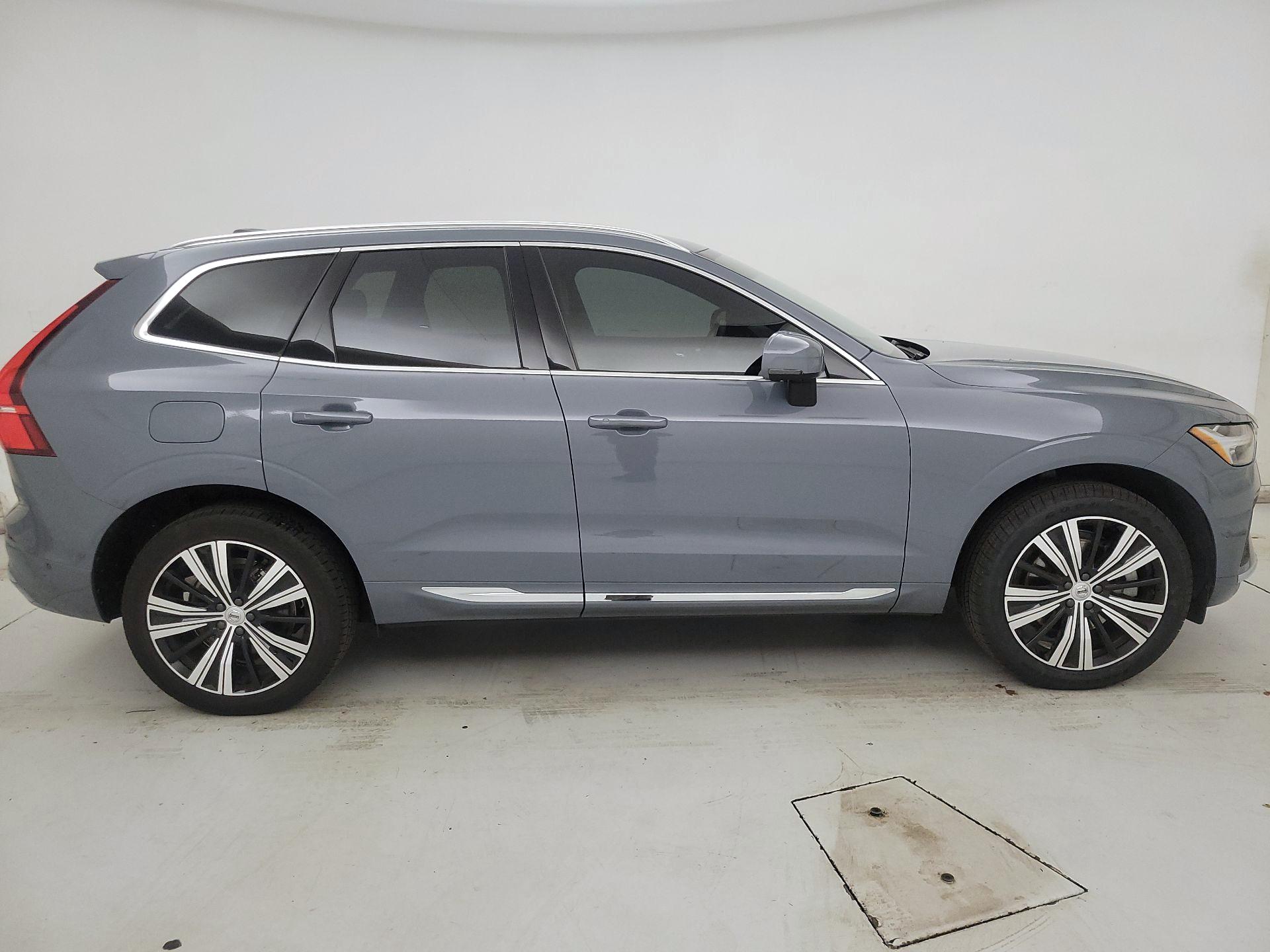 Thumbnail: 2022 Volvo XC60 - 4