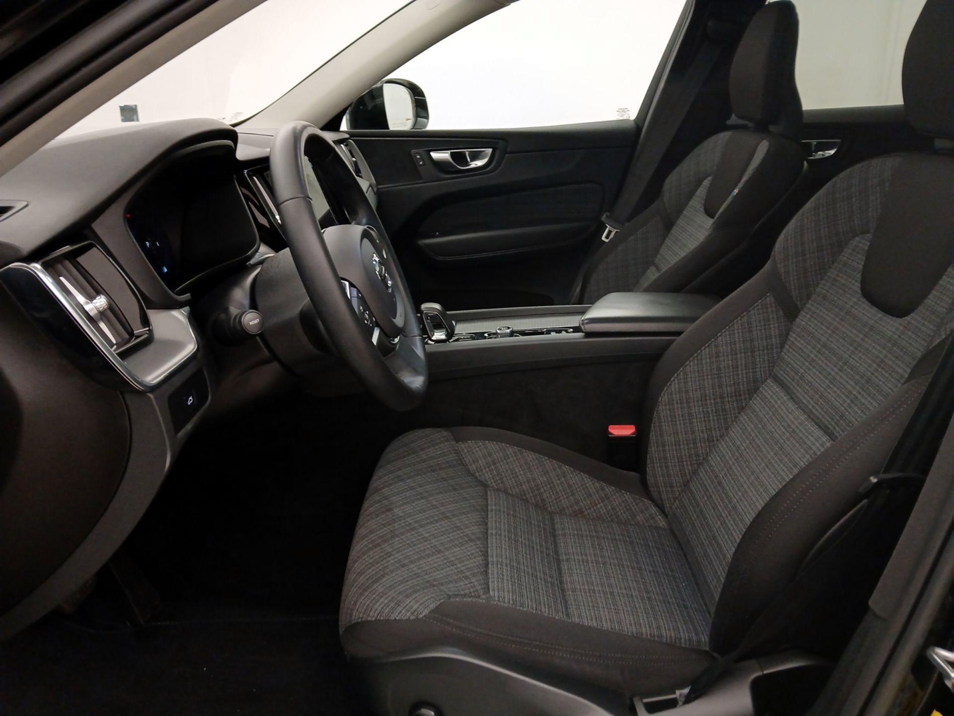 Thumbnail: 2023 Volvo XC60 - 9