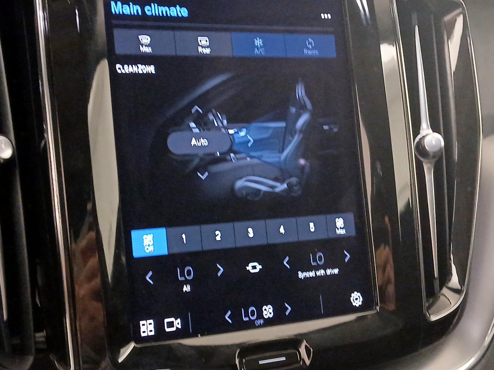 Thumbnail: 2023 Volvo XC60 - 14