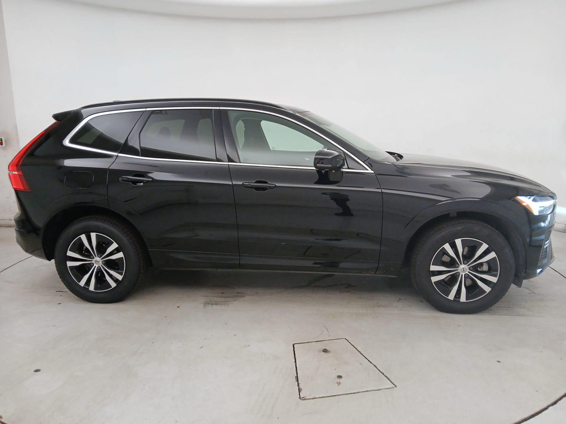 Thumbnail: 2023 Volvo XC60 - 4