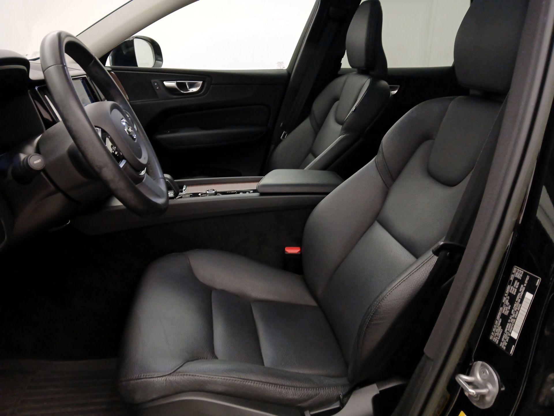 Thumbnail: 2023 Volvo XC60 - 9