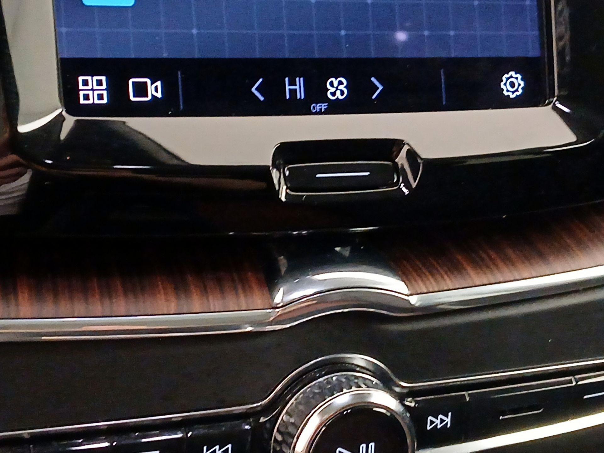 Thumbnail: 2023 Volvo XC60 - 14