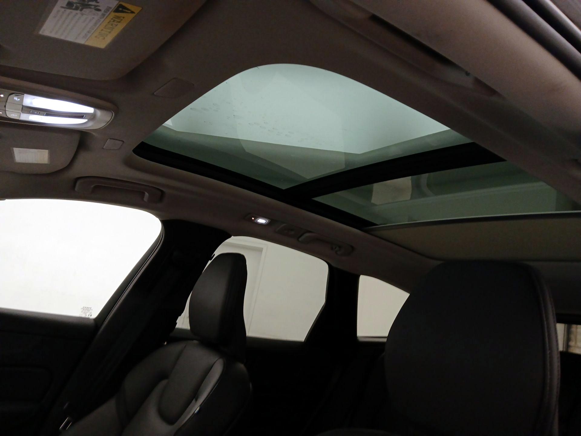 Thumbnail: 2023 Volvo XC60 - 17