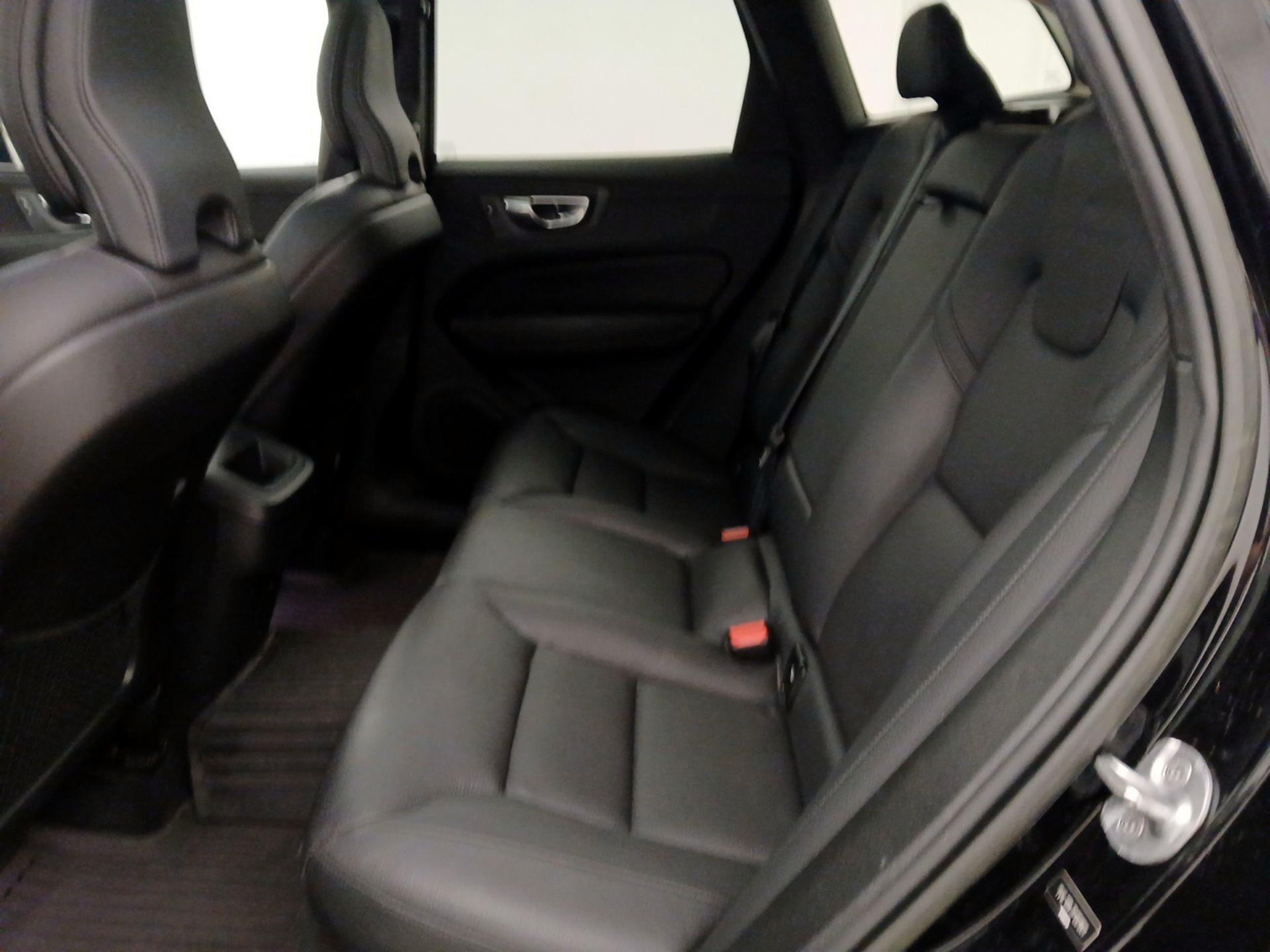 Thumbnail: 2023 Volvo XC60 - 18