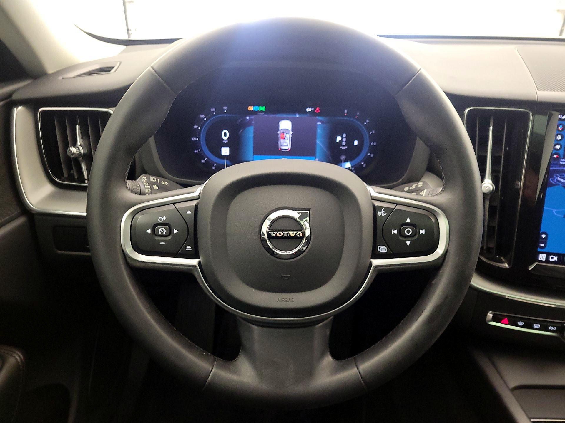 Thumbnail: 2023 Volvo XC60 - 10