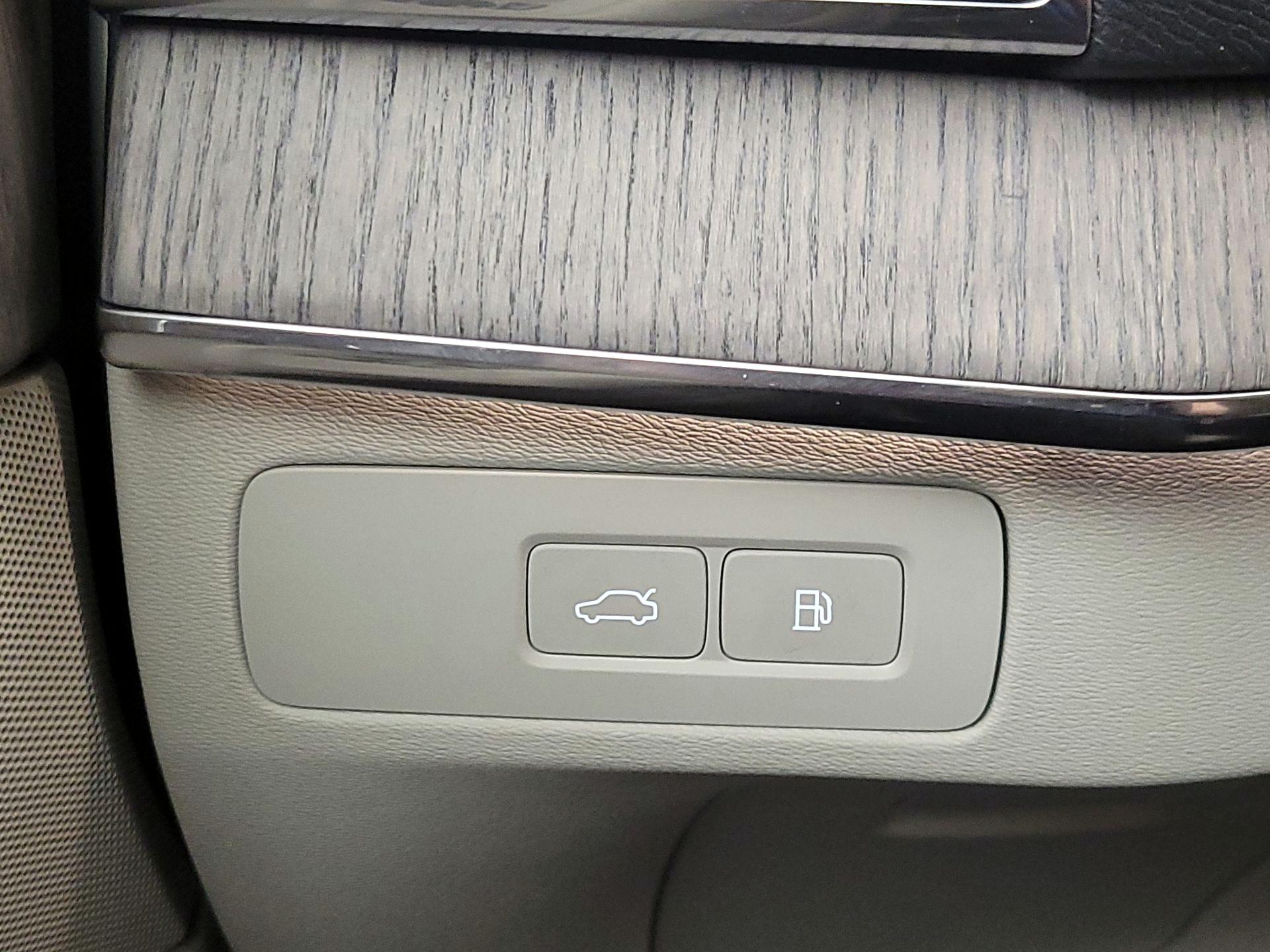 Thumbnail: 2023 Volvo XC90 - 13