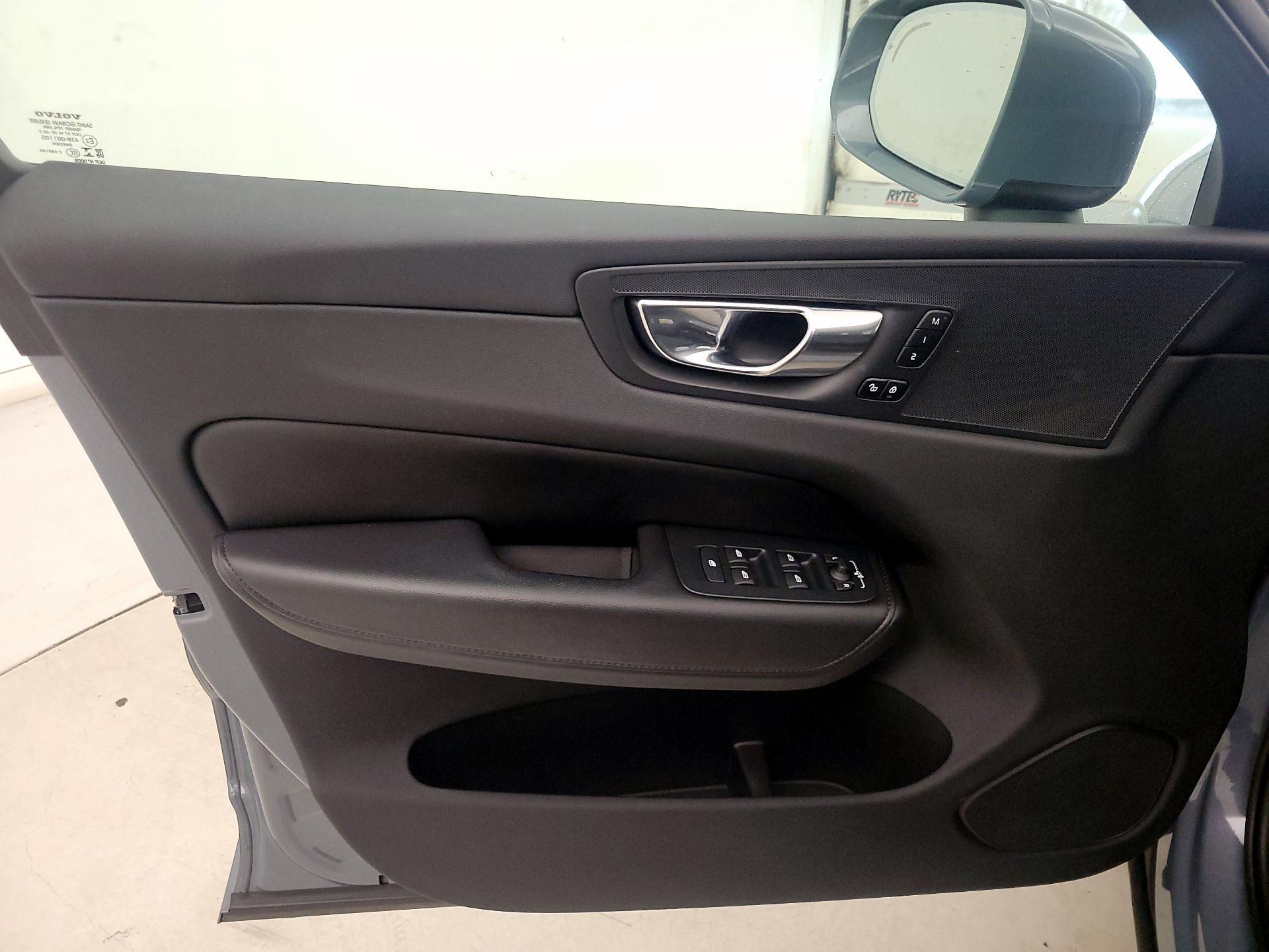 Thumbnail: 2023 Volvo XC60 - 12