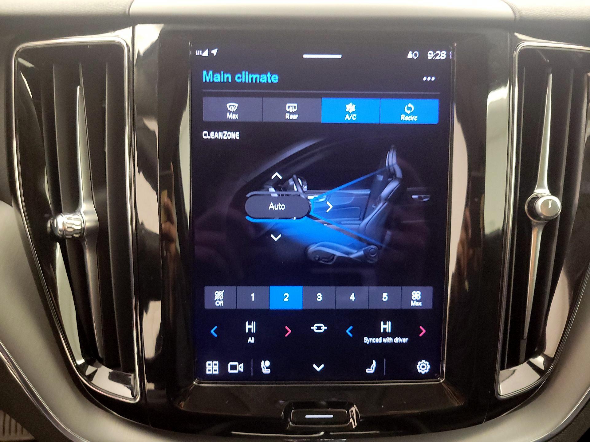 Thumbnail: 2023 Volvo XC60 - 17