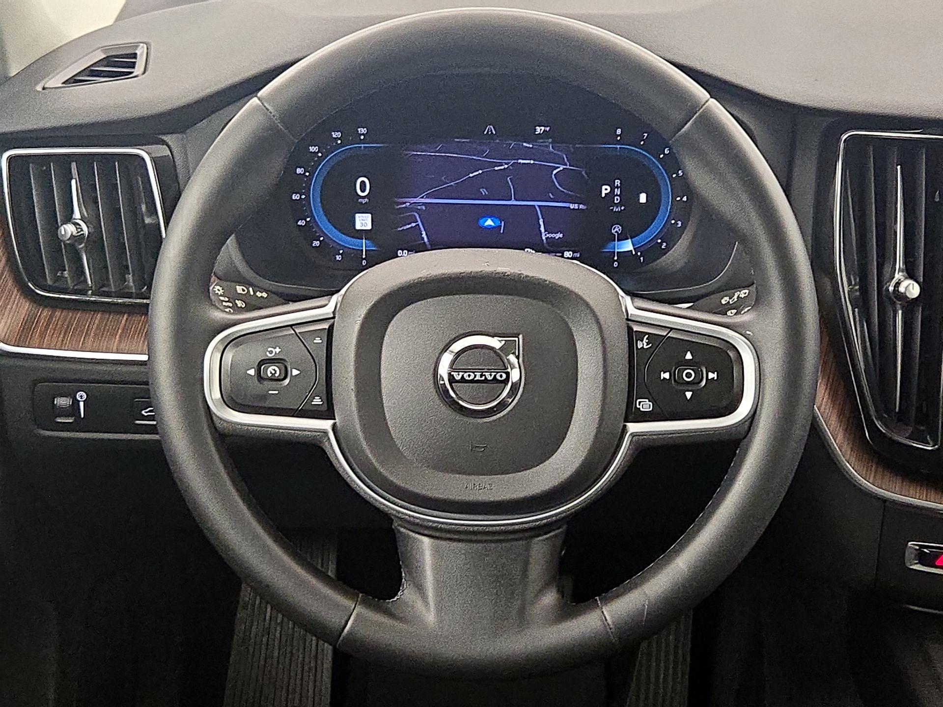 Thumbnail: 2022 Volvo XC60 - 10