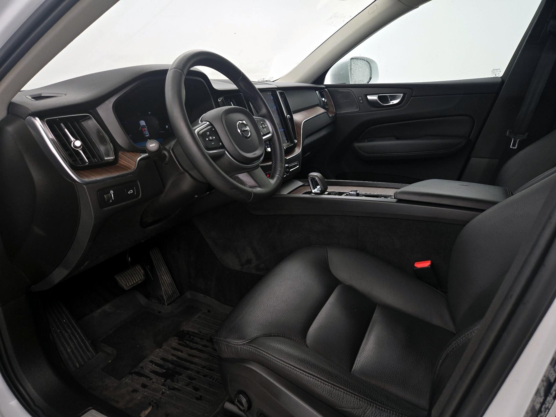 Thumbnail: 2022 Volvo XC60 - 11