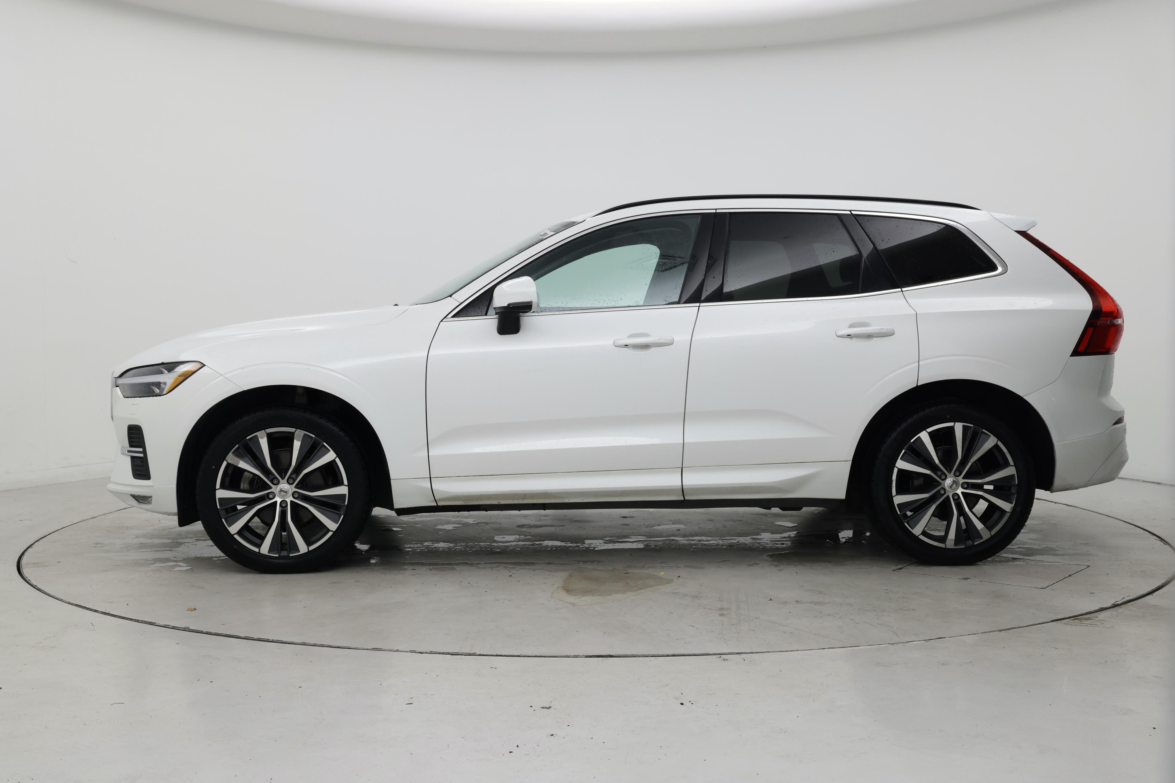 Thumbnail: 2022 Volvo XC60 - 3