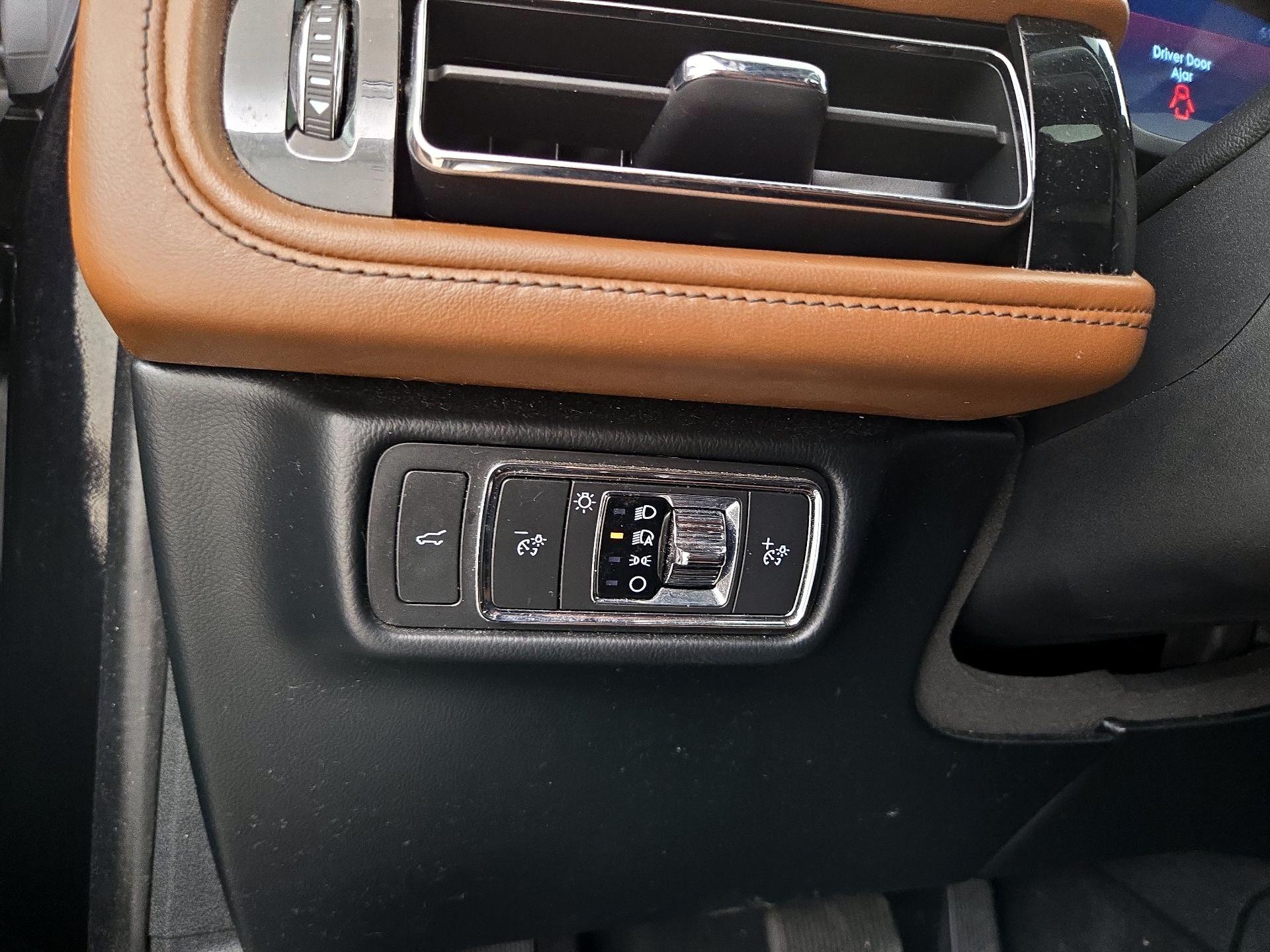 Thumbnail: 2022 Lincoln Aviator - 13
