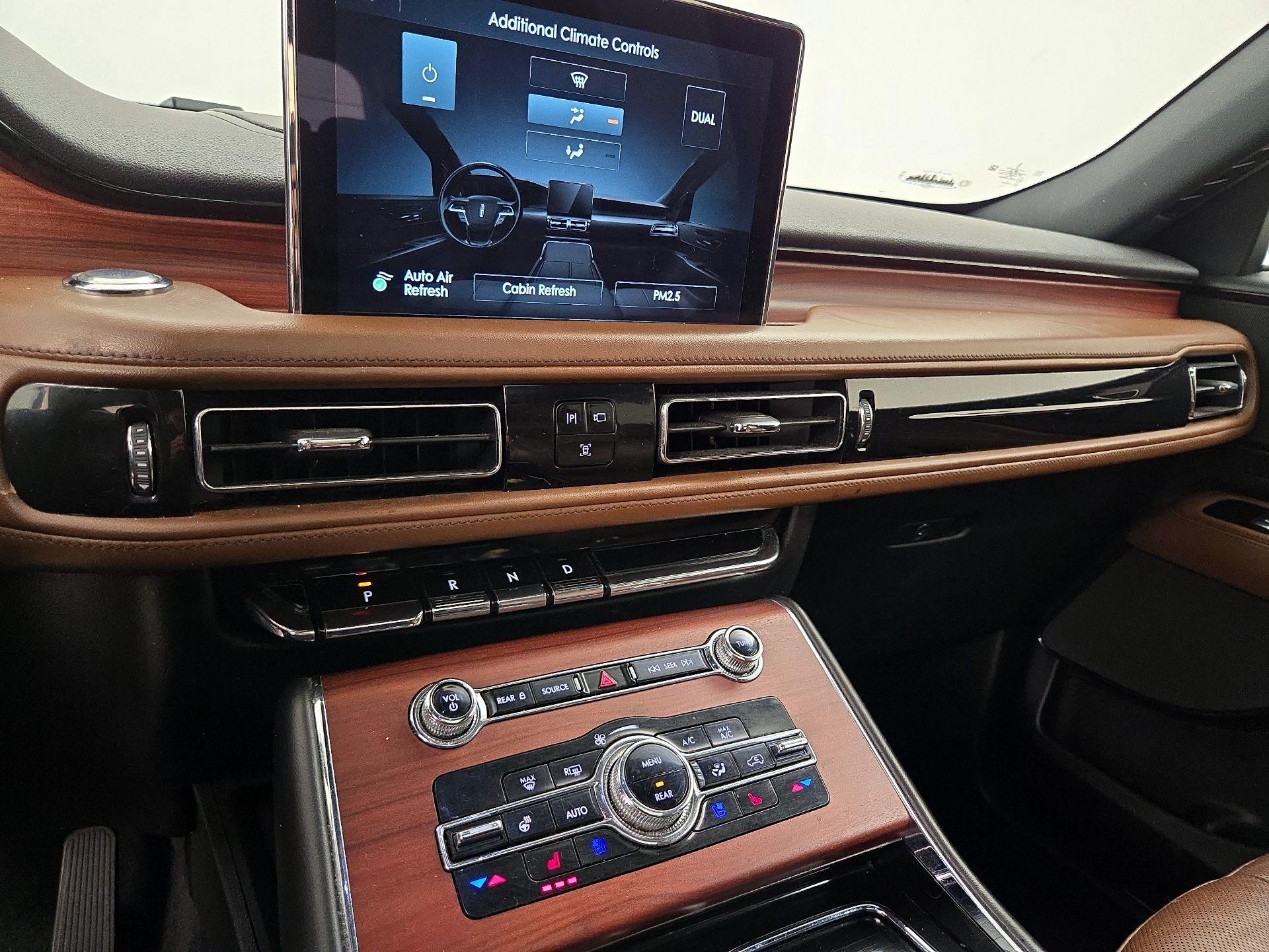 Thumbnail: 2022 Lincoln Aviator - 17