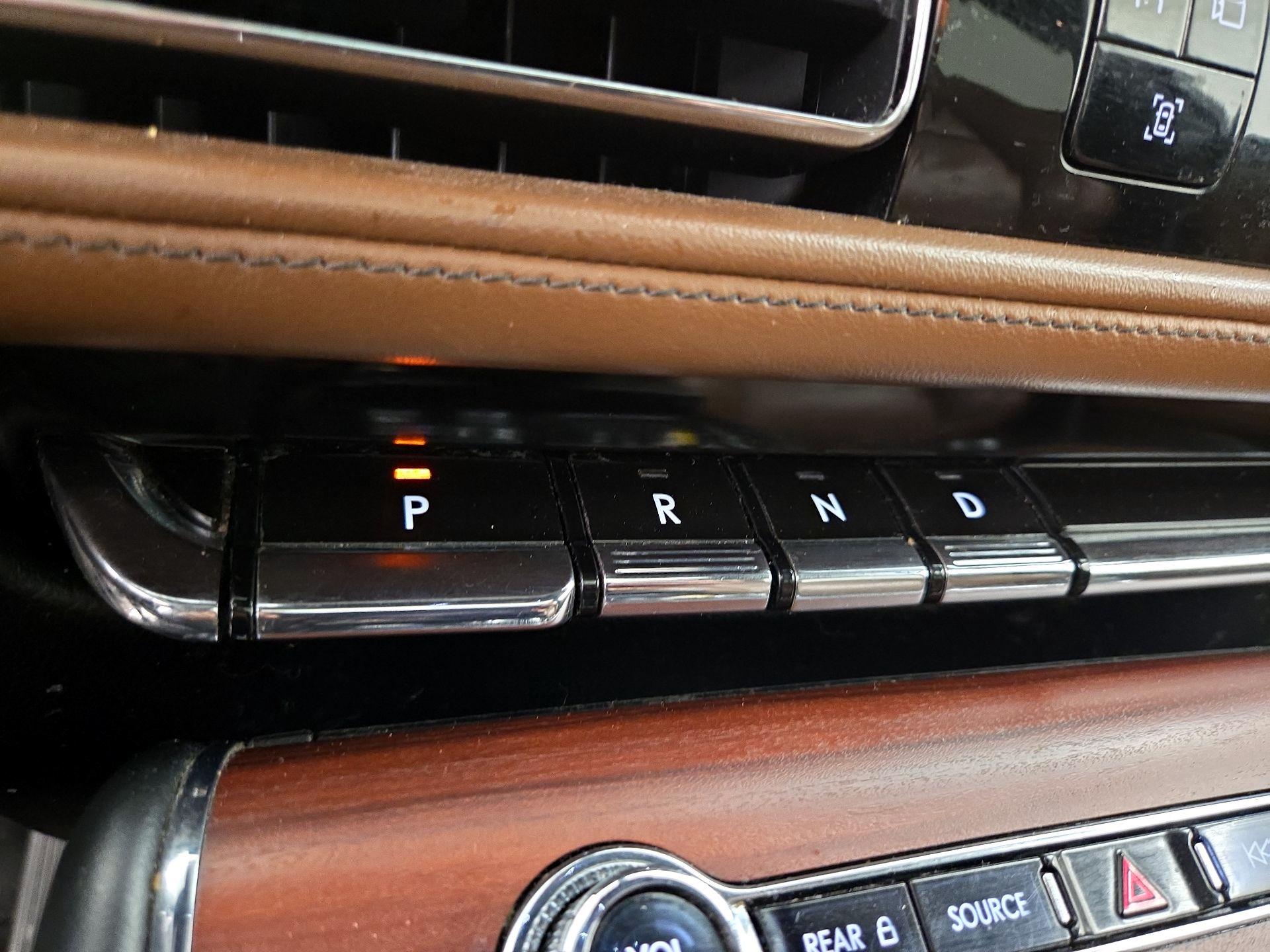 Thumbnail: 2022 Lincoln Aviator - 18