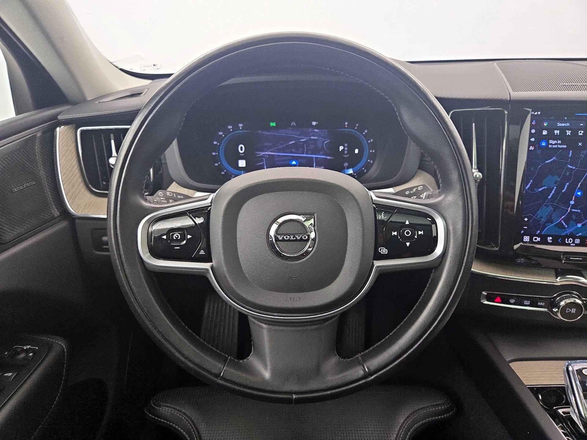 Thumbnail: 2022 Volvo XC60 - 10