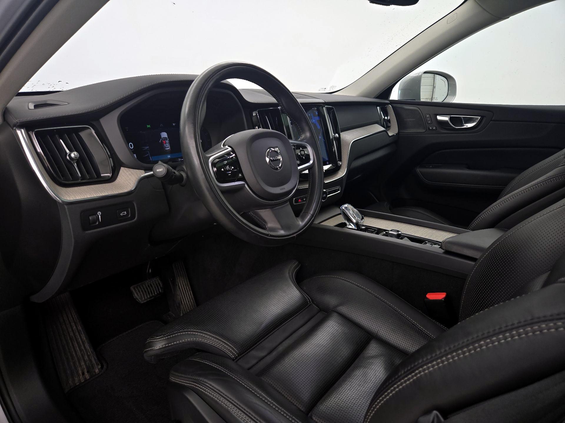 Thumbnail: 2022 Volvo XC60 - 11