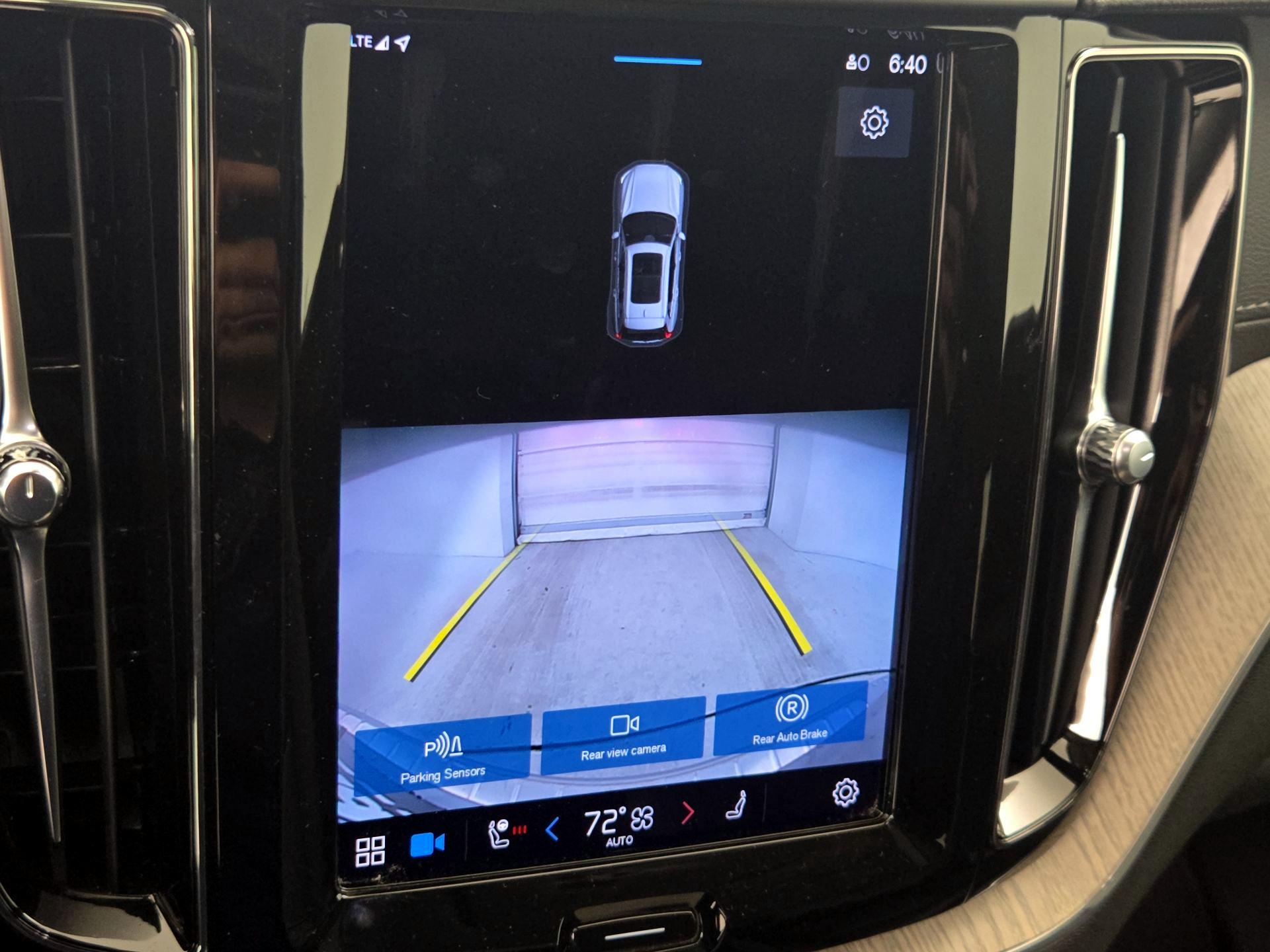 Thumbnail: 2022 Volvo XC60 - 15