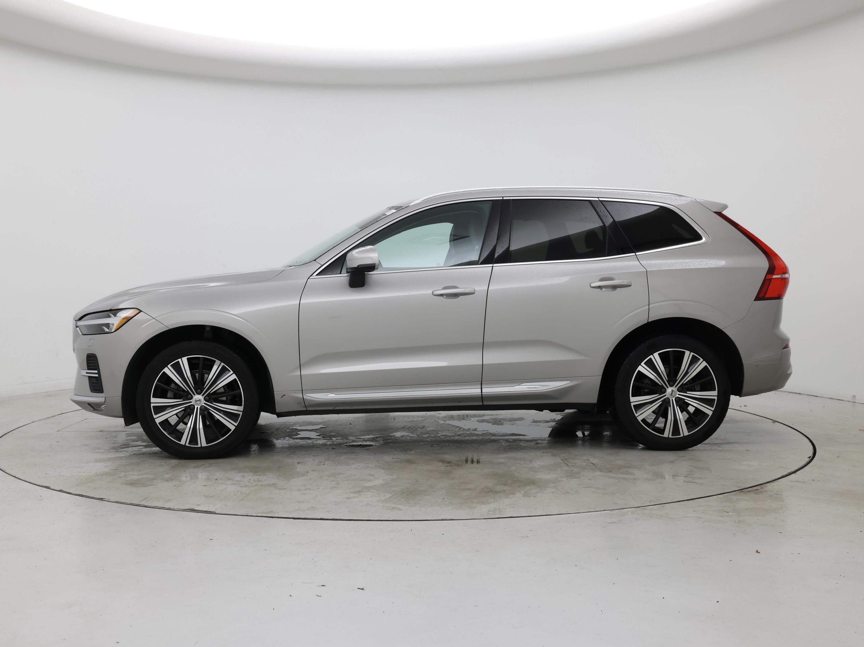 Thumbnail: 2022 Volvo XC60 - 3