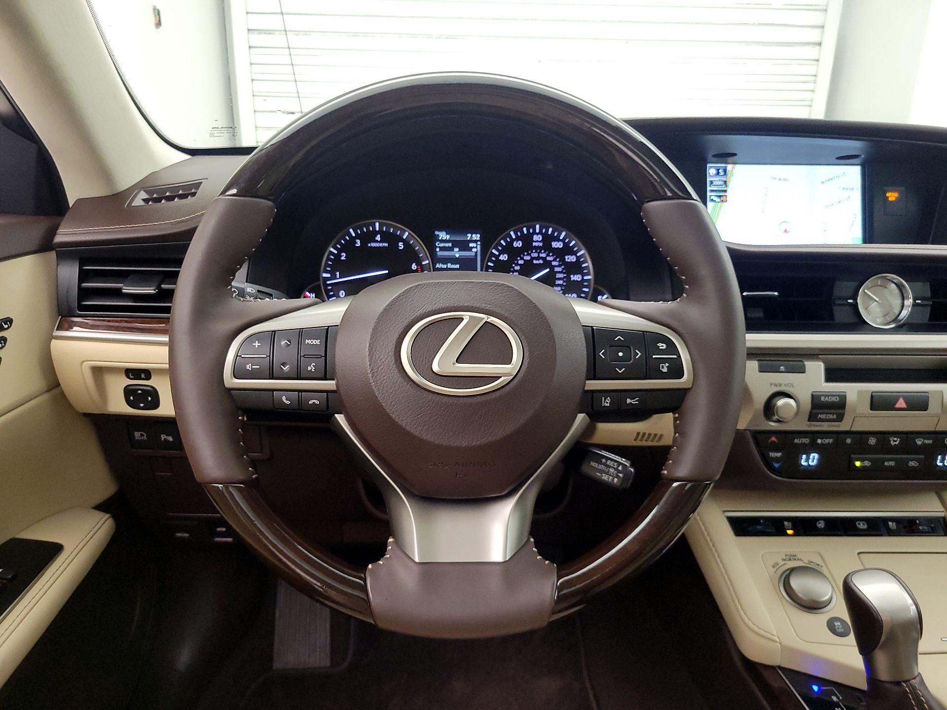 Thumbnail: 2018 Lexus ES - 10