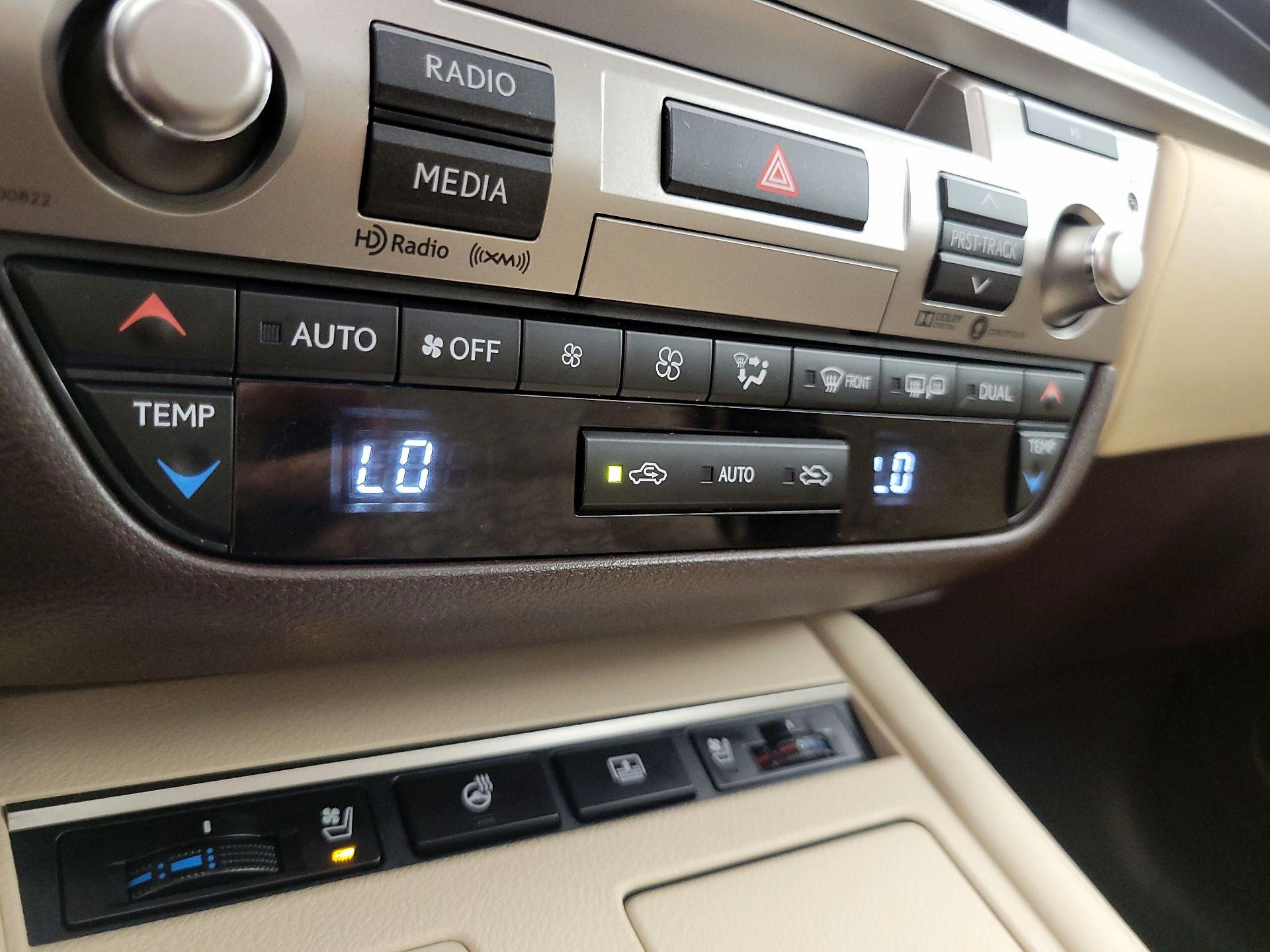 Thumbnail: 2018 Lexus ES - 17