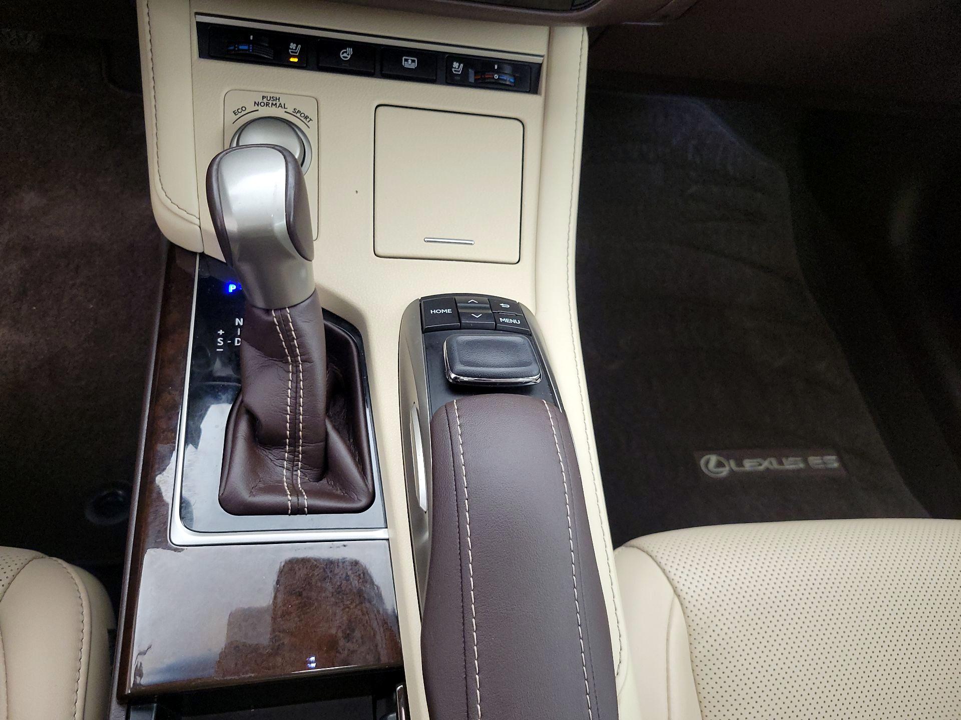 Thumbnail: 2018 Lexus ES - 18