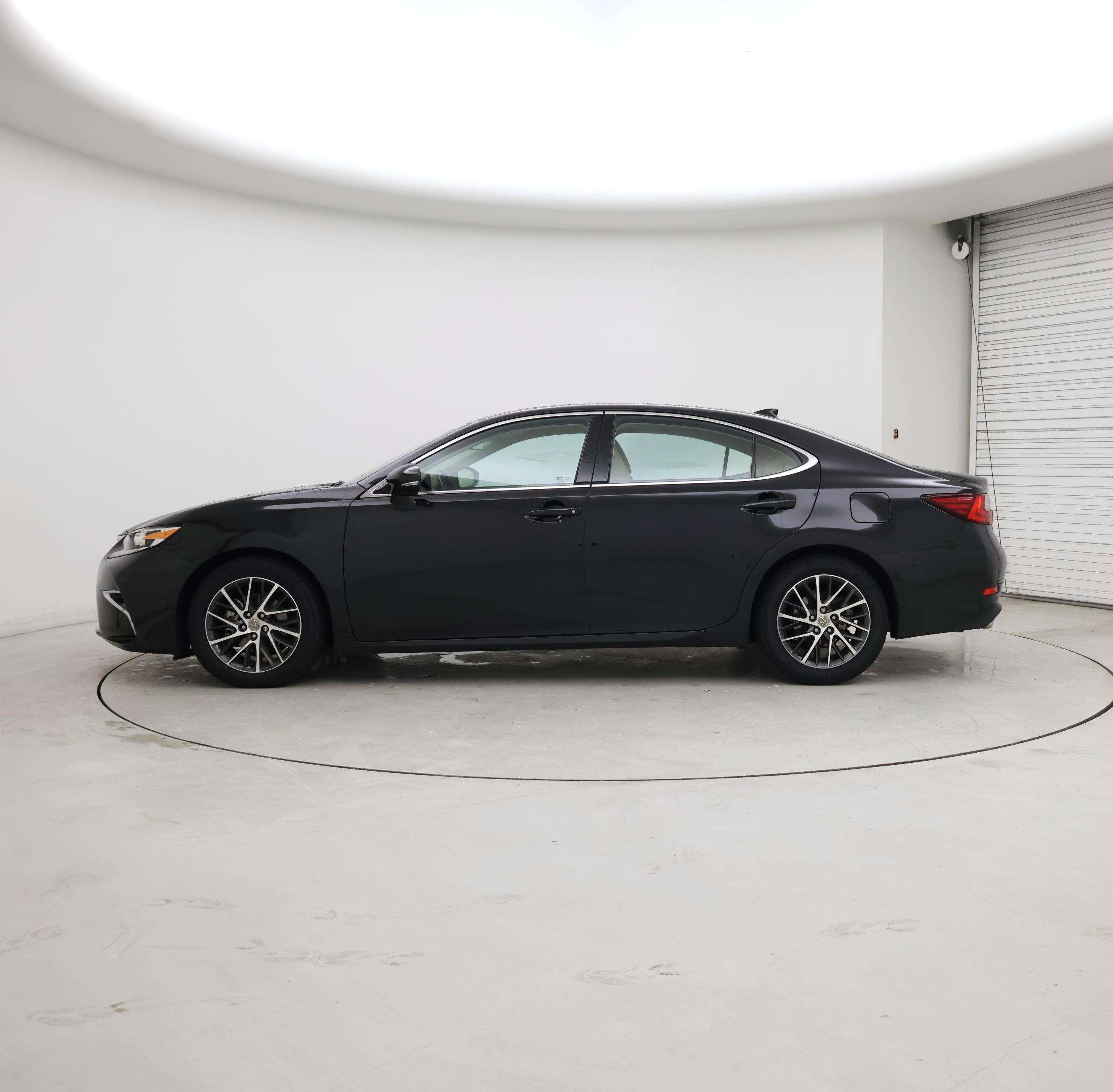 Thumbnail: 2018 Lexus ES - 3