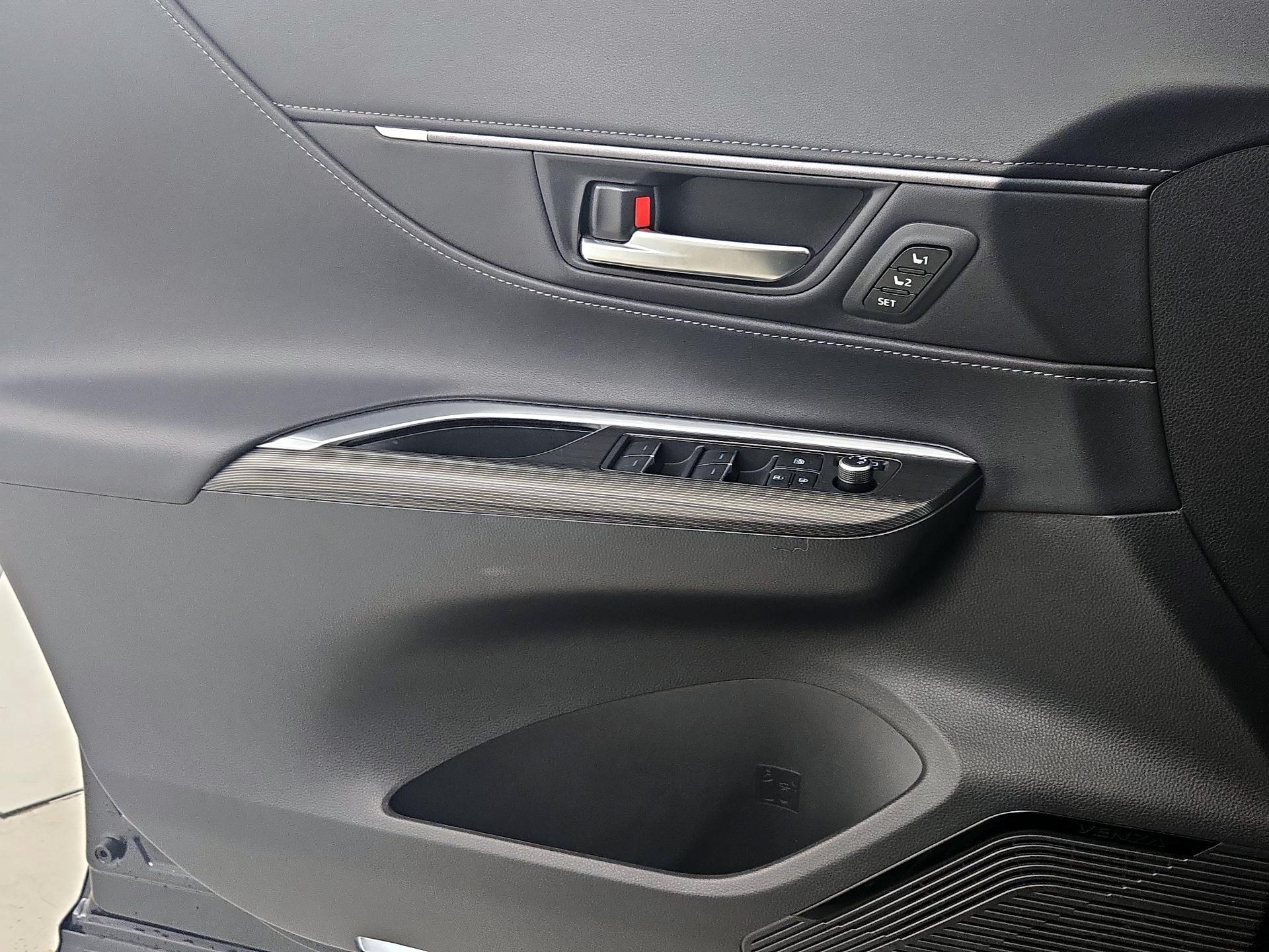 Thumbnail: 2023 Toyota Venza - 12